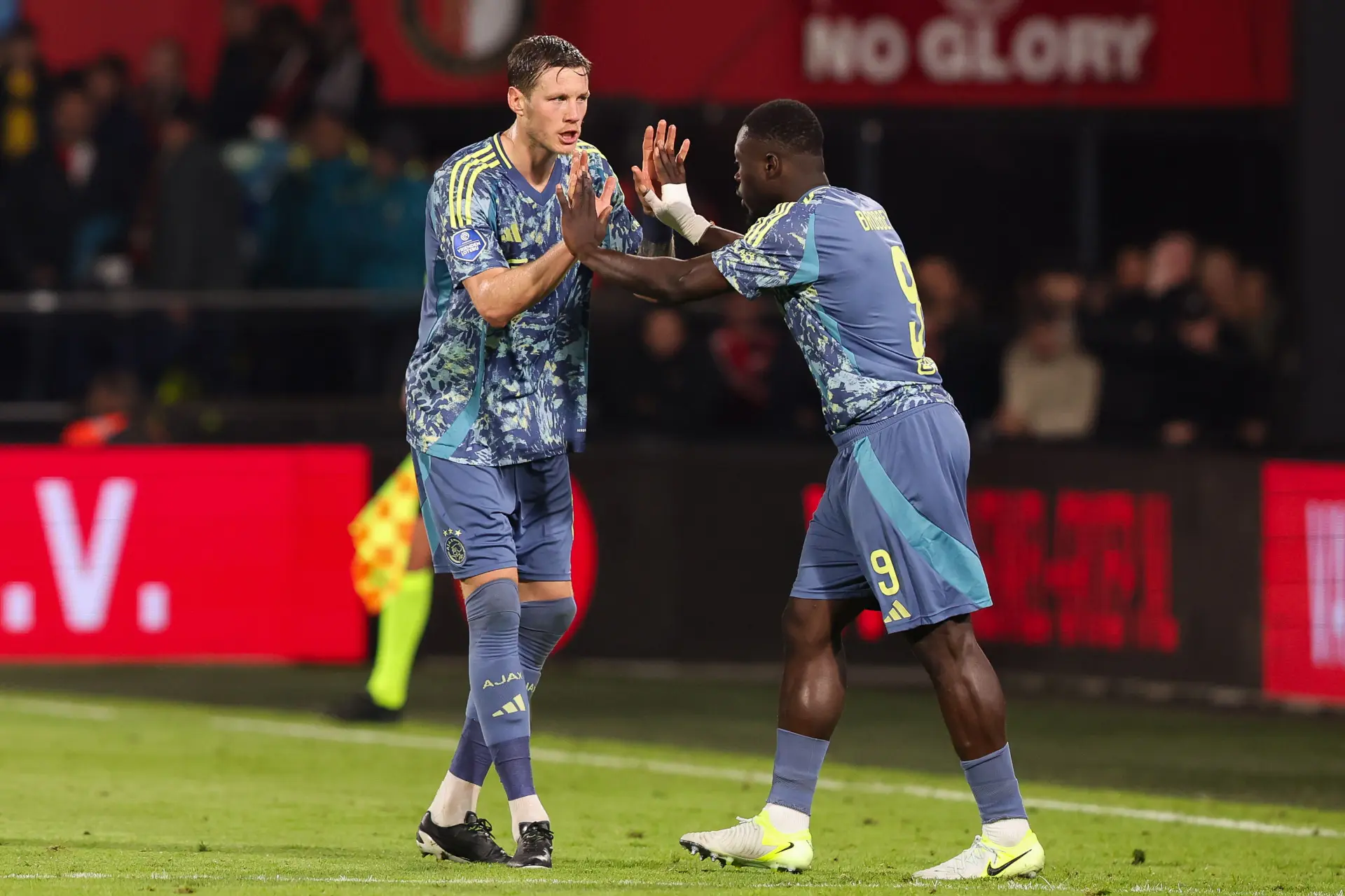 Ajax niet compleet in Spanje, spits sluit mogelijk later aan