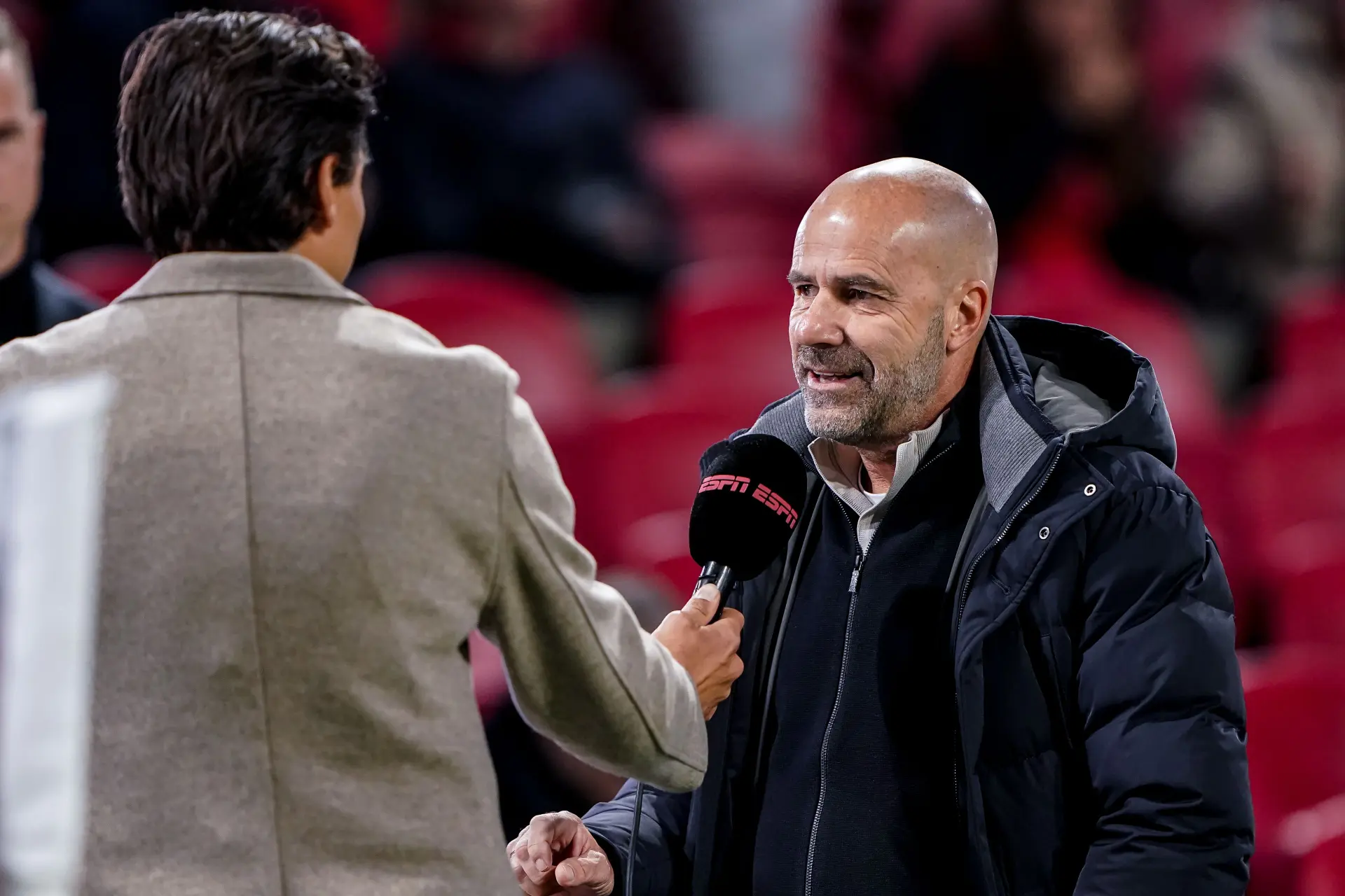 Peter Bosz lacht kritiek op vorm in topwedstrijden weg: 'Pas één keer verloren in de Champions League'
