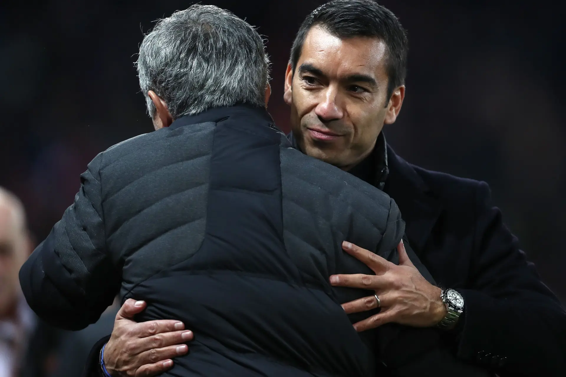 José Mourinho verdedigt Van Bronckhorst en is boos op Turkse pers: 'Hij deed geweldig werk'