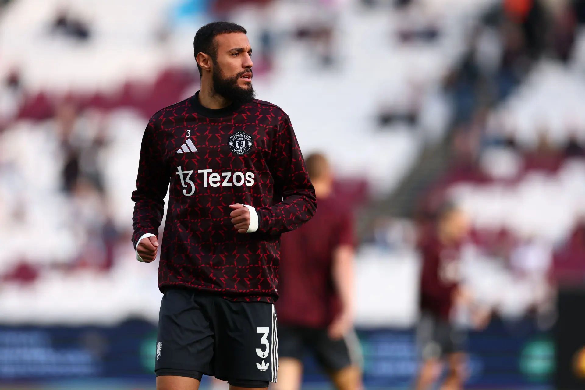 Controverse in Engeland: Noussair Mazraoui weigert om LGBTQ-vest te dragen