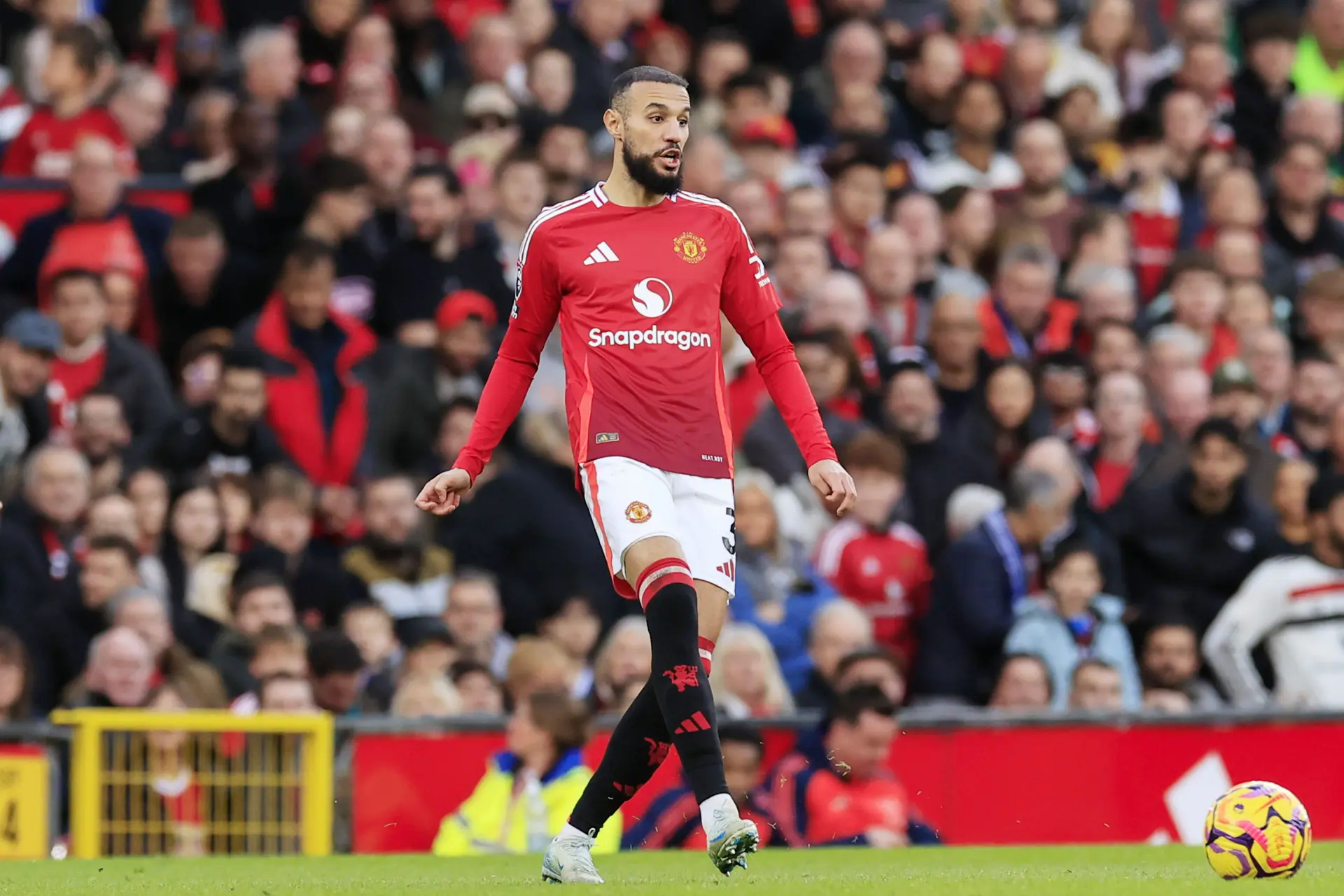 Manchester United verdedigt Noussair Mazraoui in zaak om LGBTQ-vest