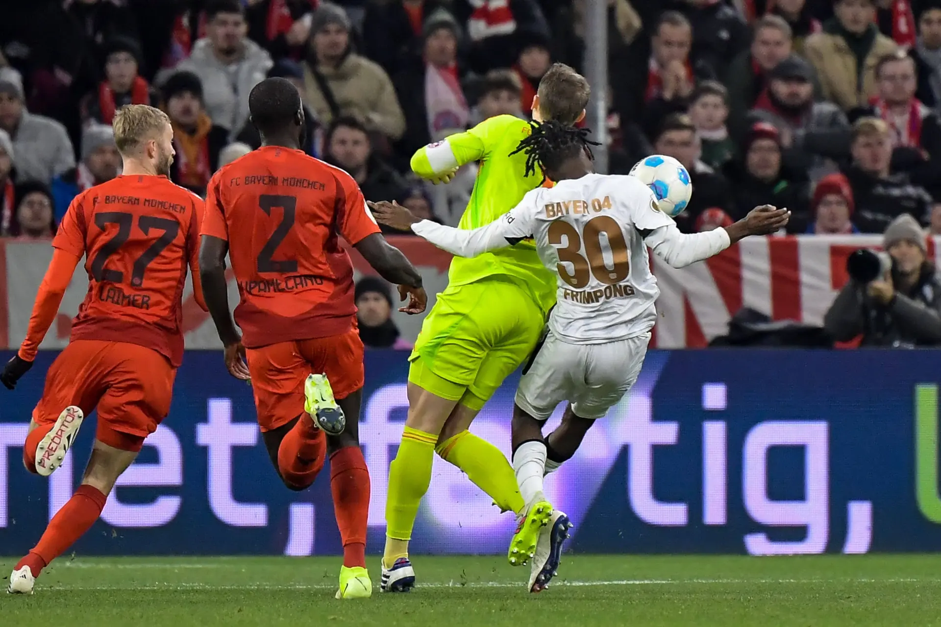 Manuel Neuer krijgt twee wedstrijden schorsing na eerste rode kaart uit carrière