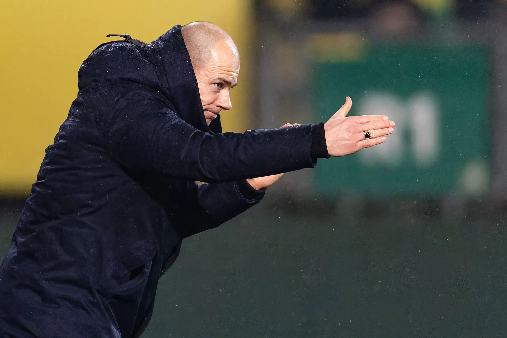 Fortuna Sittard-trainer Danny Buijs vol ongeloof na bekerblamage: 'Onbegrijpelijke dingen'