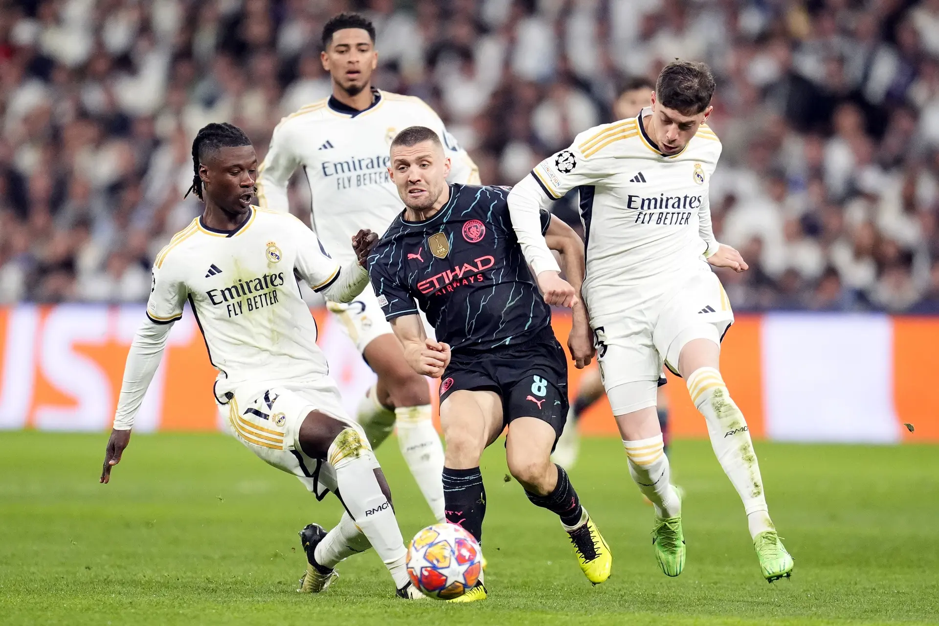 Real Madrid moet belangrijke middenvelder voorlopig missen wegens beenblessure