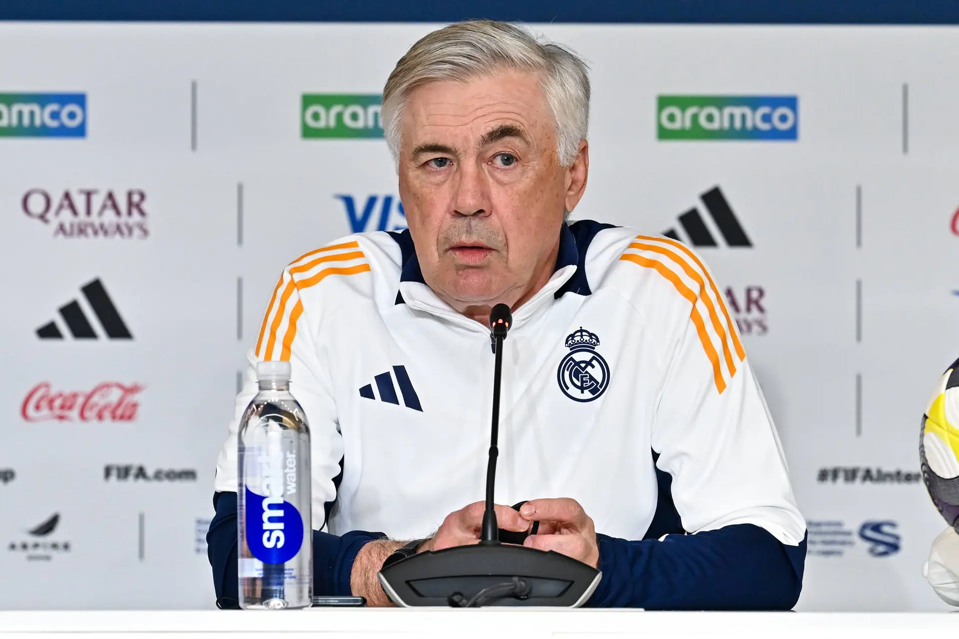 Carlo Ancelotti weigert gesprek aan te gaan na oorwassing van FC Barcelona