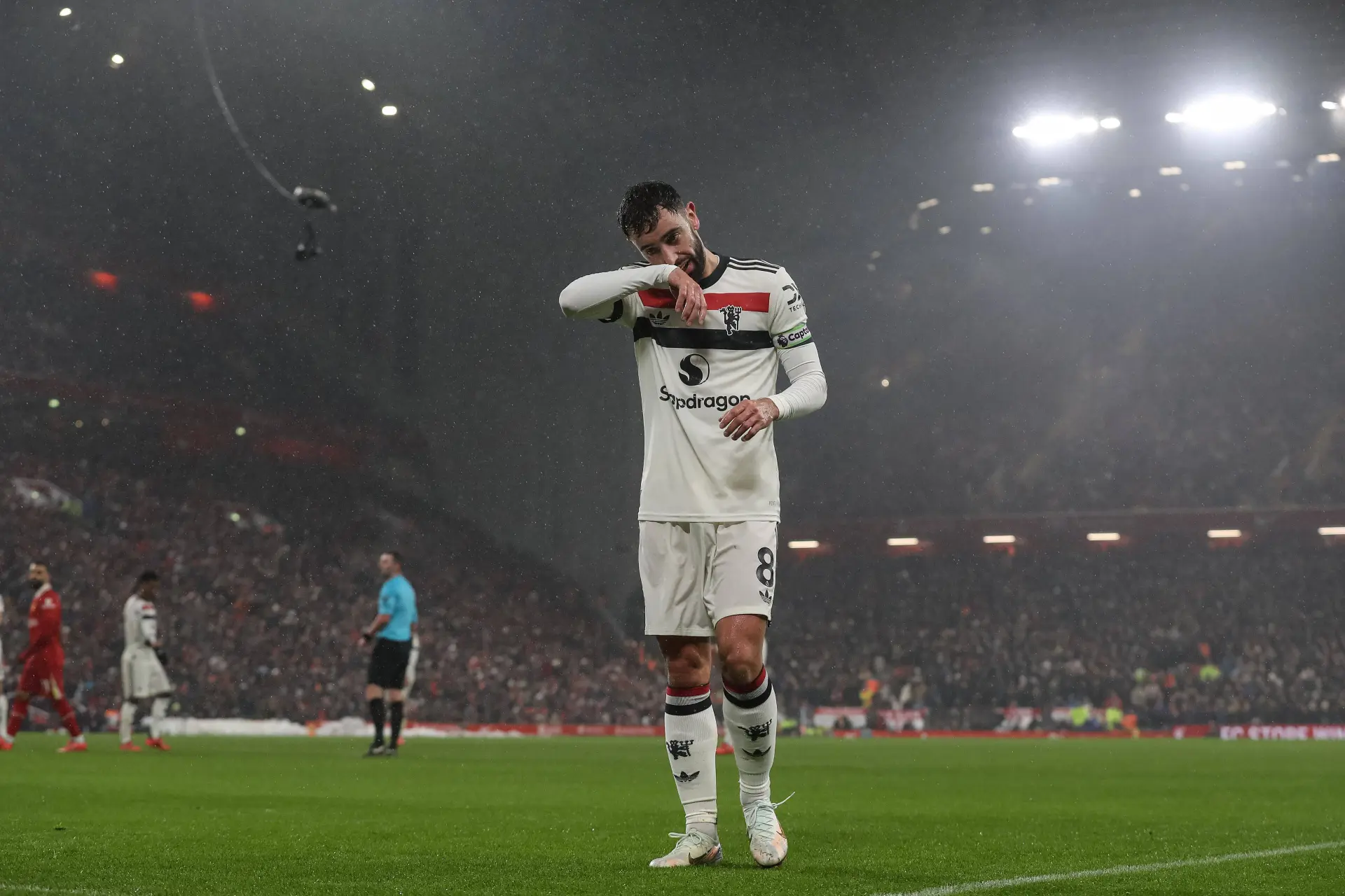 Ongeloof bij Manchester United na spannend gelijkspel tegen Liverpool: 'Ik ben behoorlijk van slag'