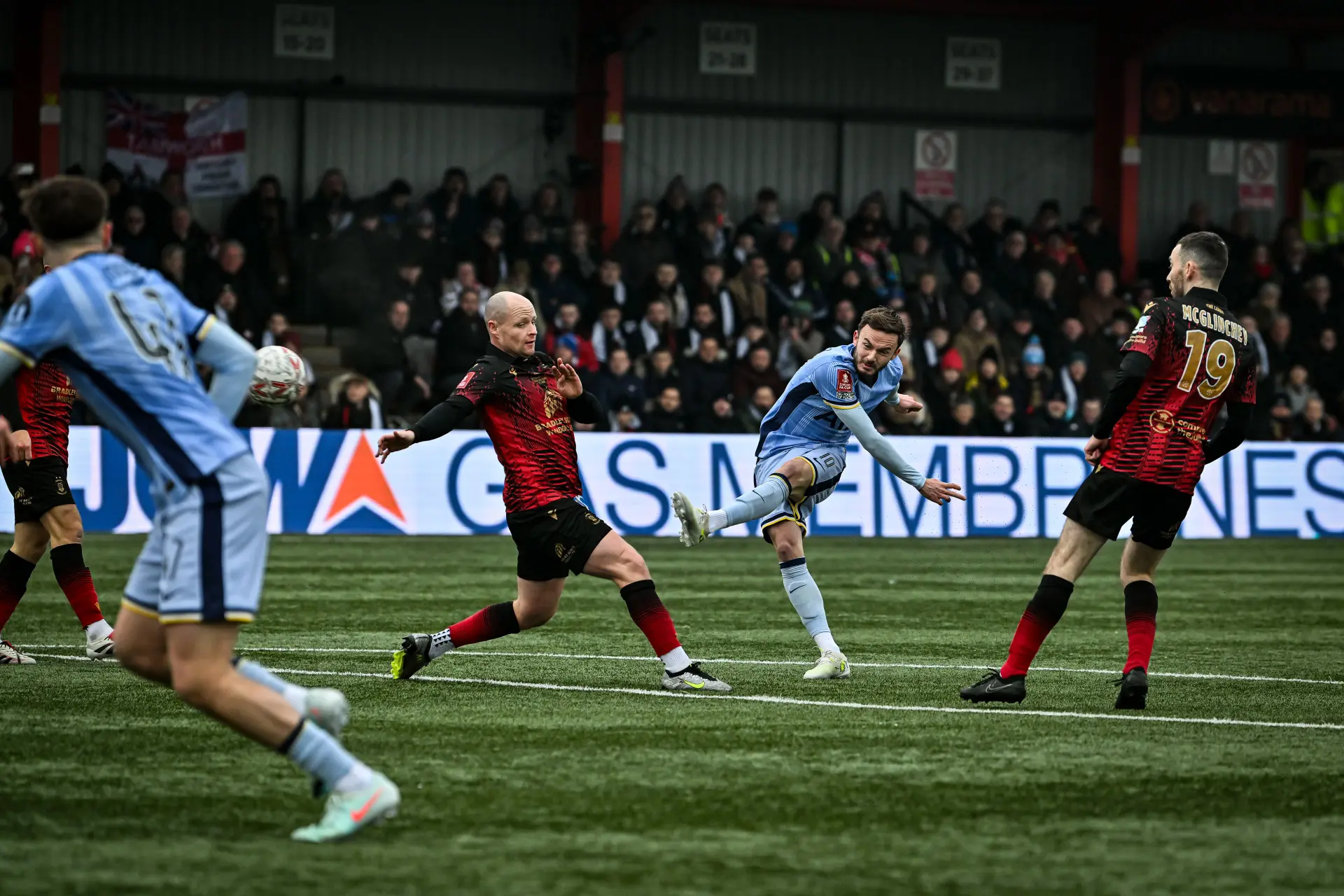 Tottenham komt met schrik vrij tegen laagvlieger uit vijfde niveau van Engeland