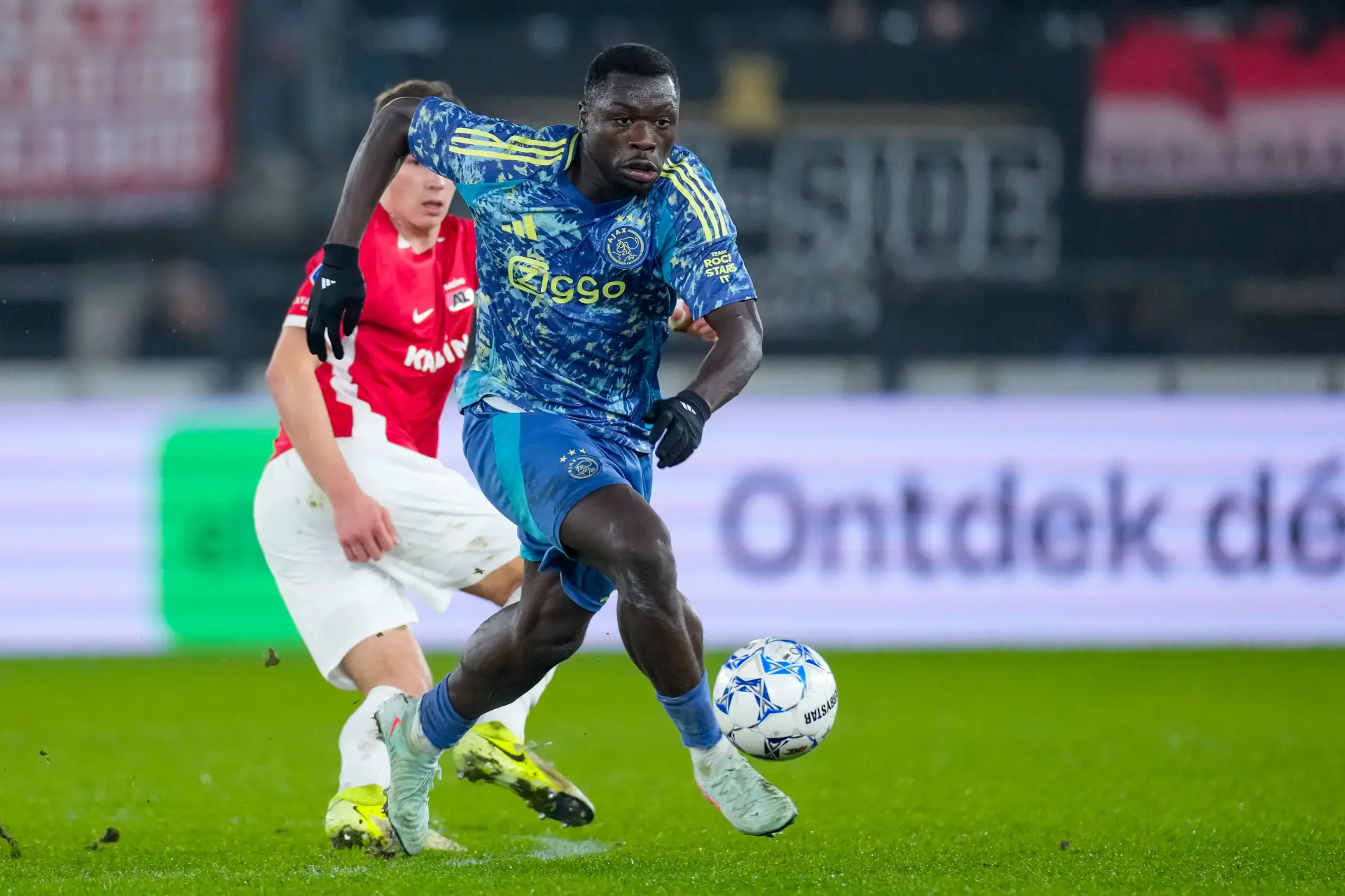 AZ-verdediger in edele delen geknepen door Brian Brobbey: 'Ik schrok ervan'