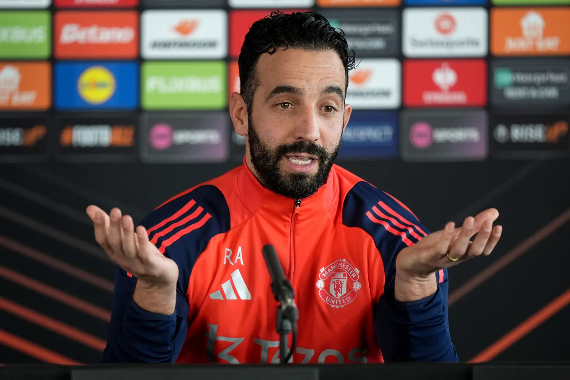 Ruben Amorim betuigt spijt na pijnlijke opmerking over Manchester United-selectie