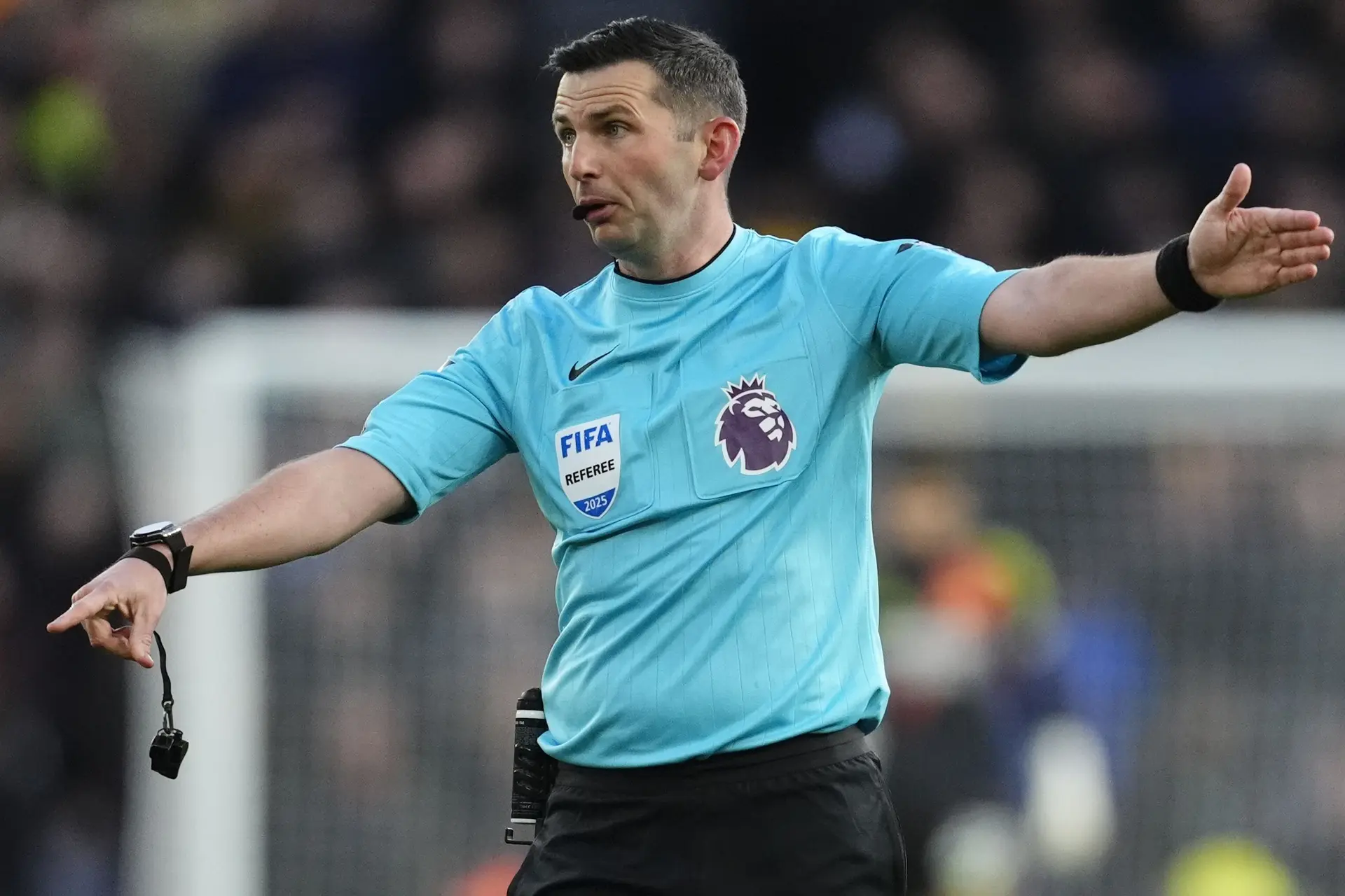Controverse om rode kaart: Engelse voetbalbond geeft Arsenal een trap na en klaagt de club aan