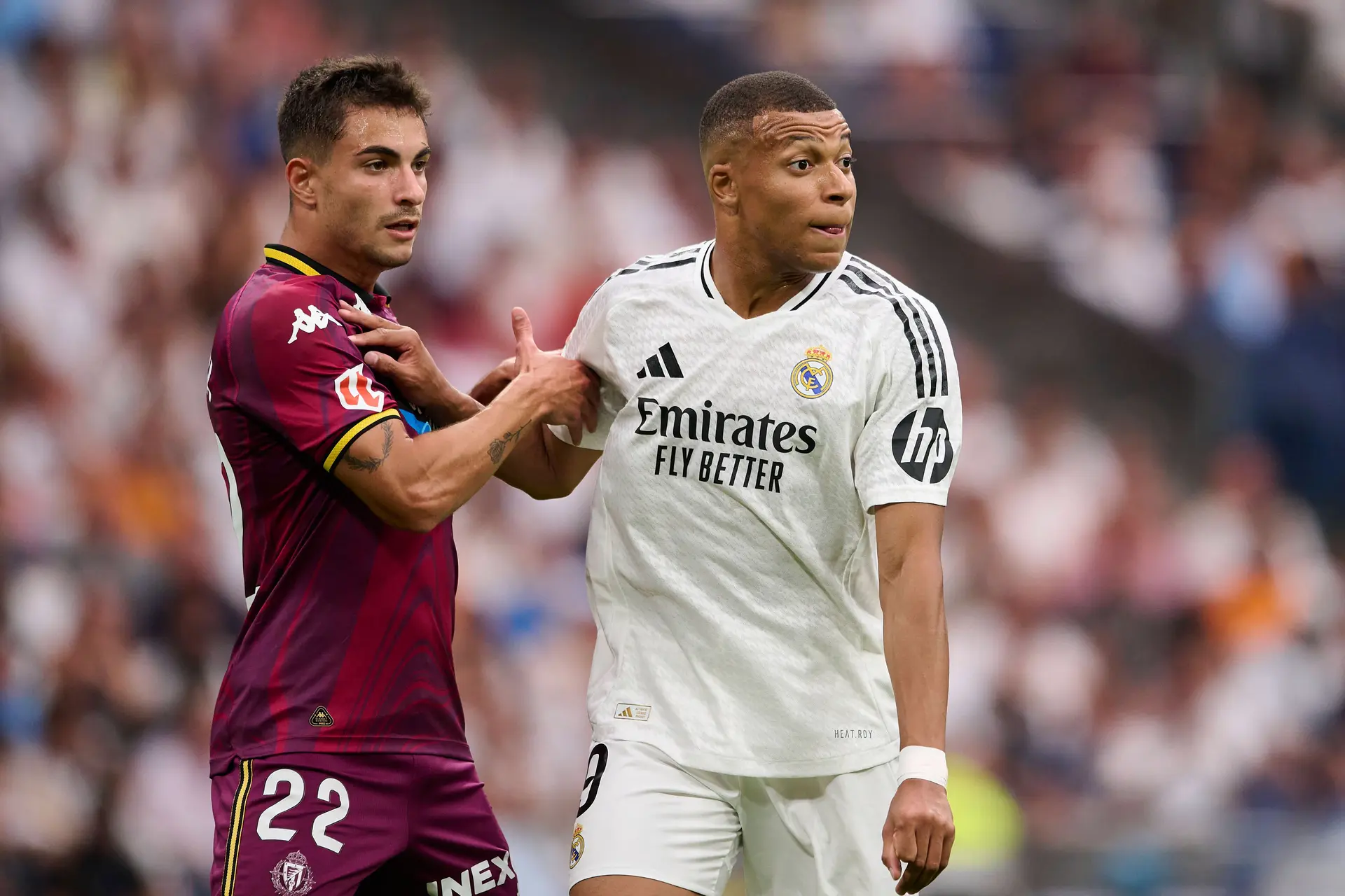 Ajax in gesprek met Ronaldo om transfer van verdediger