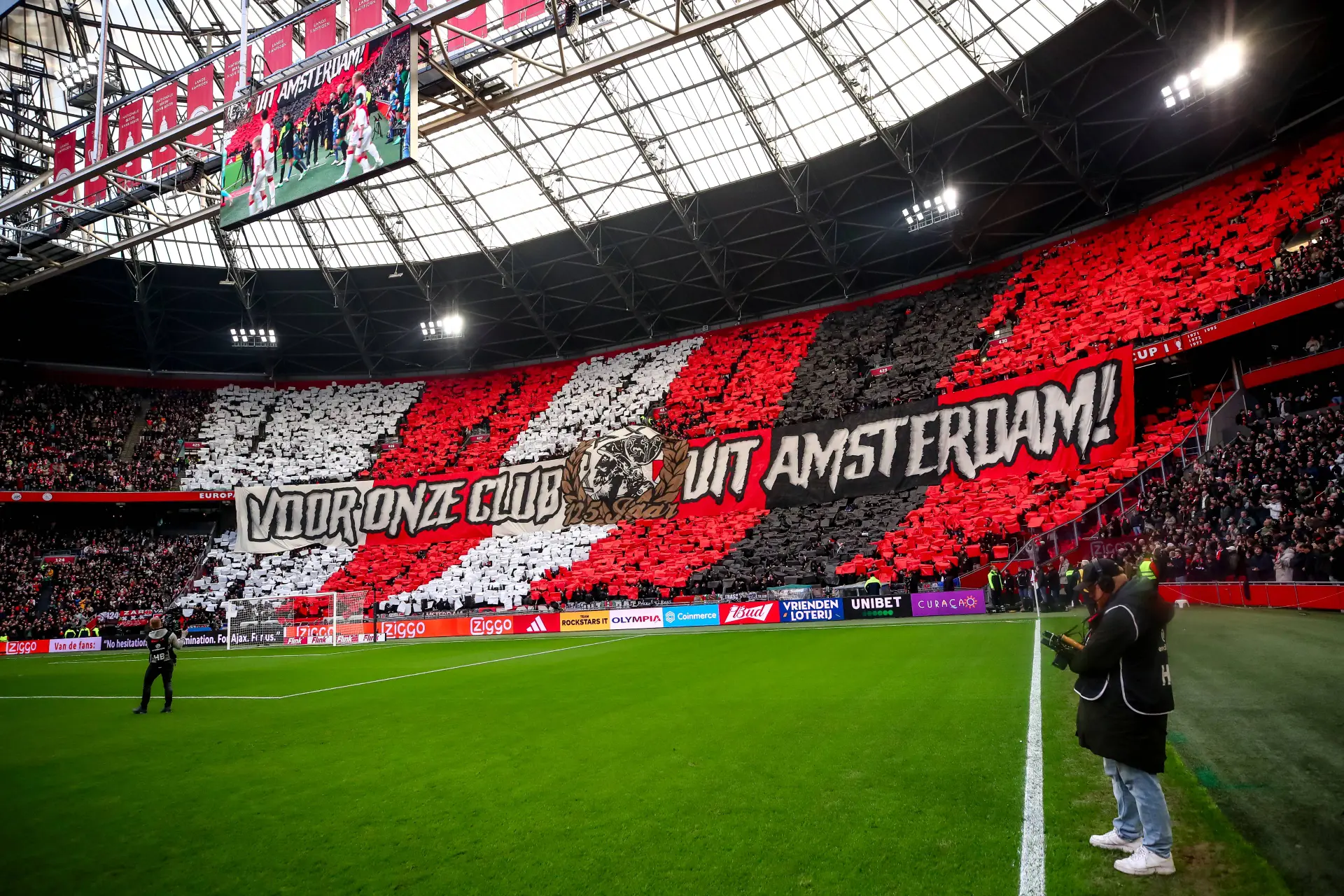 Ajax moet uitkijken voor invasie van Eintracht-fans na bizarre kaartaanvraag
