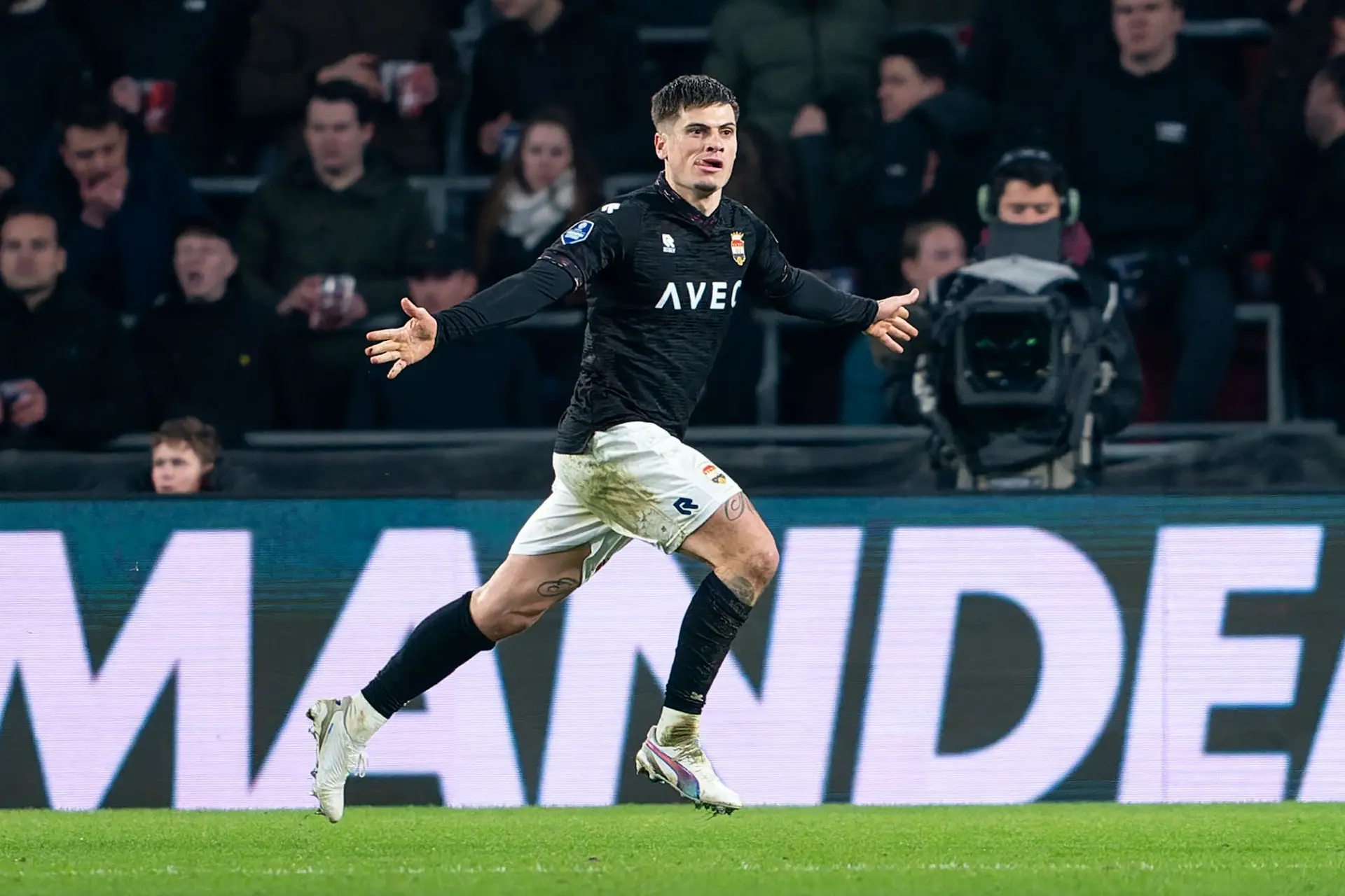 PSV lijdt duur puntverlies dankzij late treffer Willem II