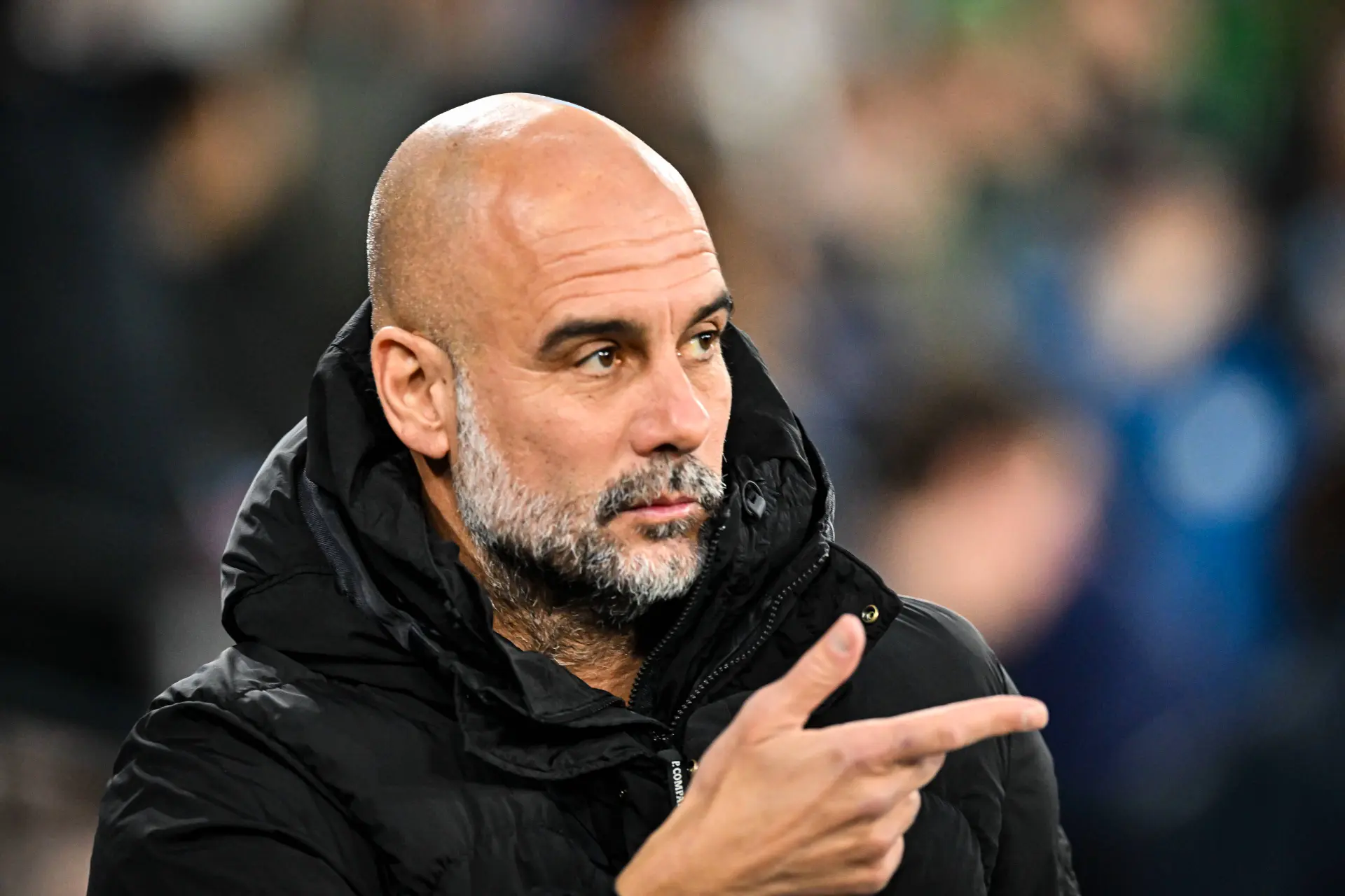'Arrogante' Pep Guardiola wuift felle kritiek weg: 'Hij krijgt een dikke knuffel van mij'