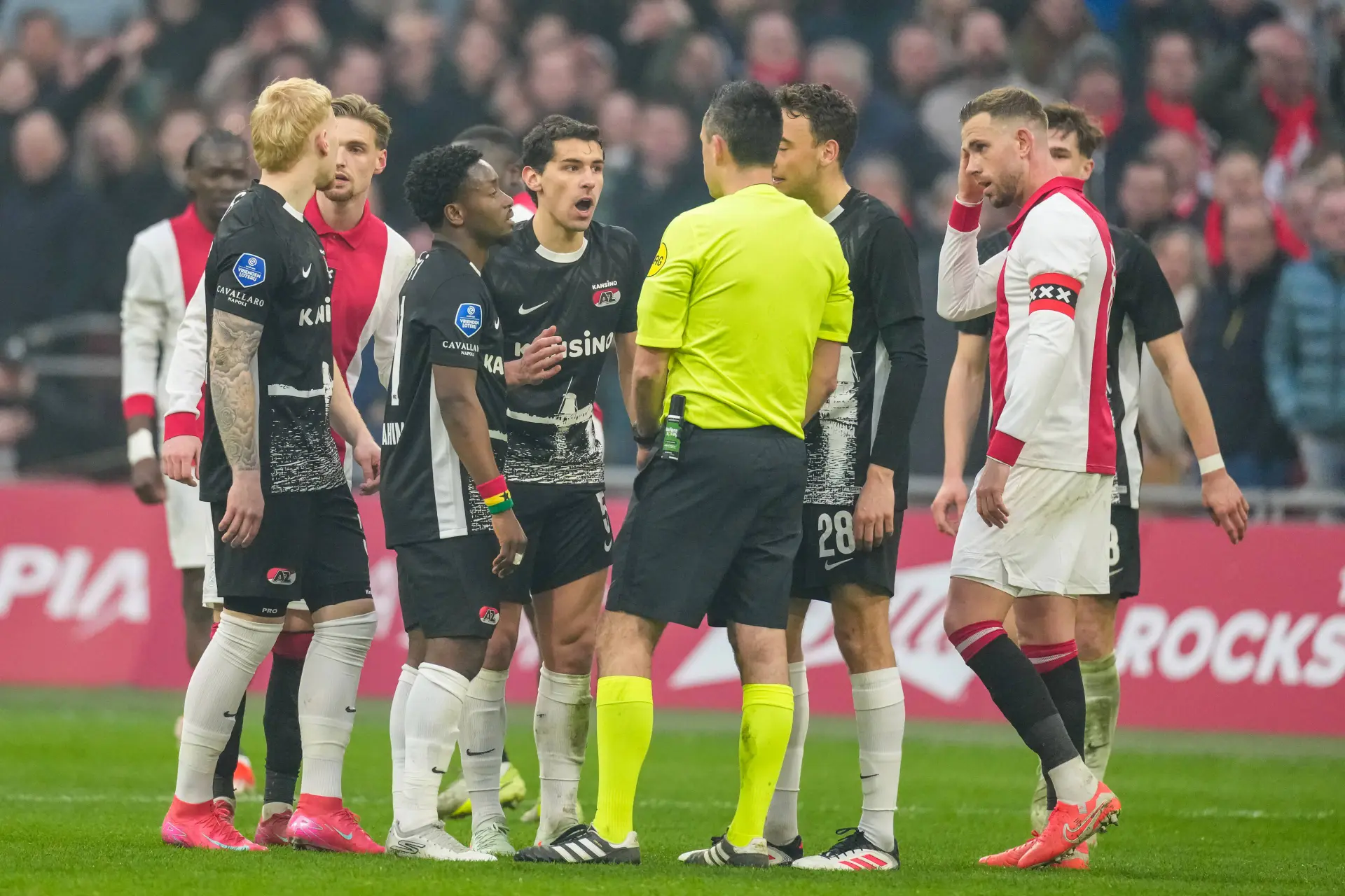 PSV tegen Ajax onder vergrootglas na arbitrale dwalingen: 'Mag niets mis gaan'