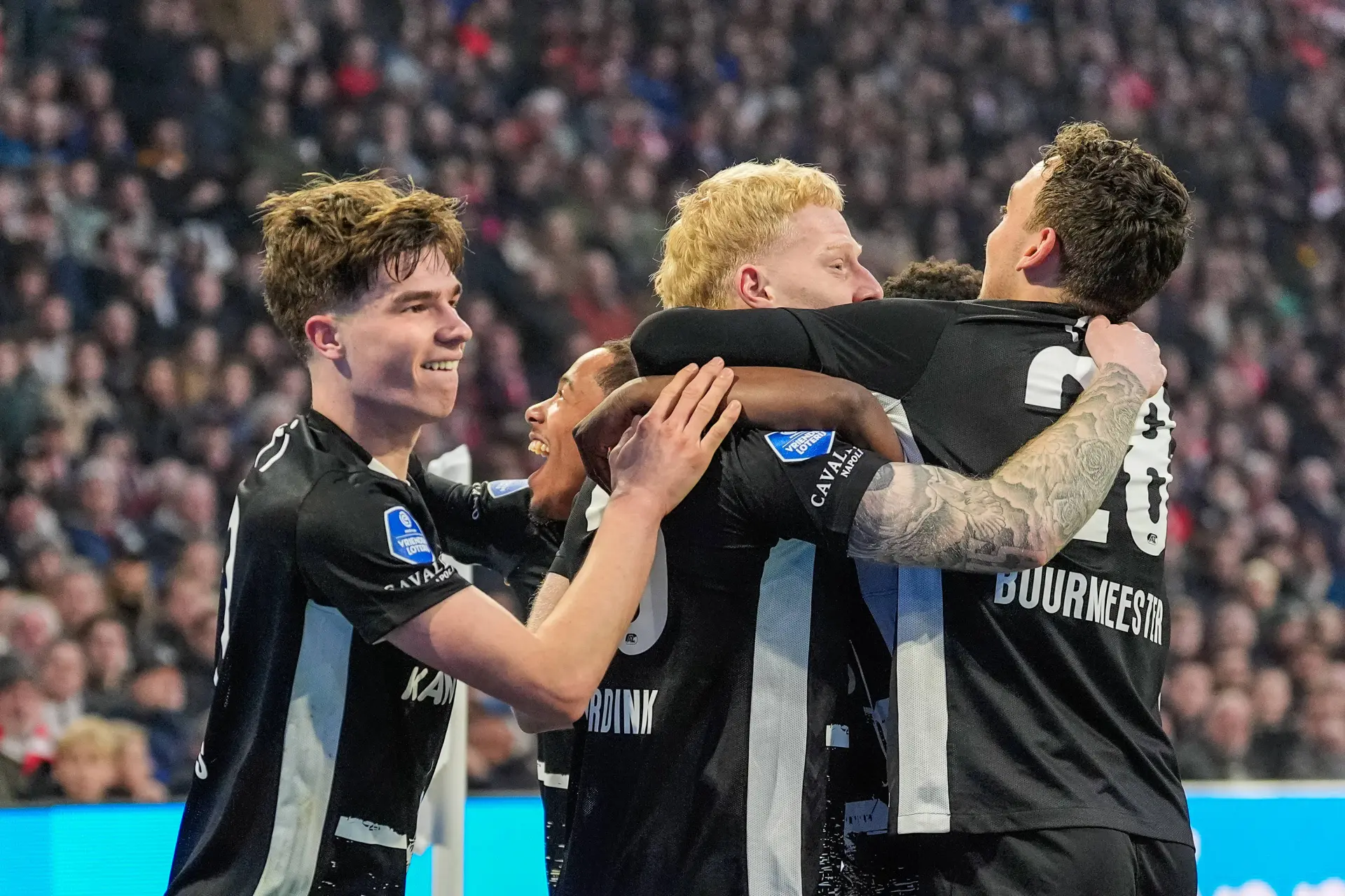 AZ'er krijgt ervan langs bij Vandaag Inside: 'Die krijgt nog melk van zijn moeder'