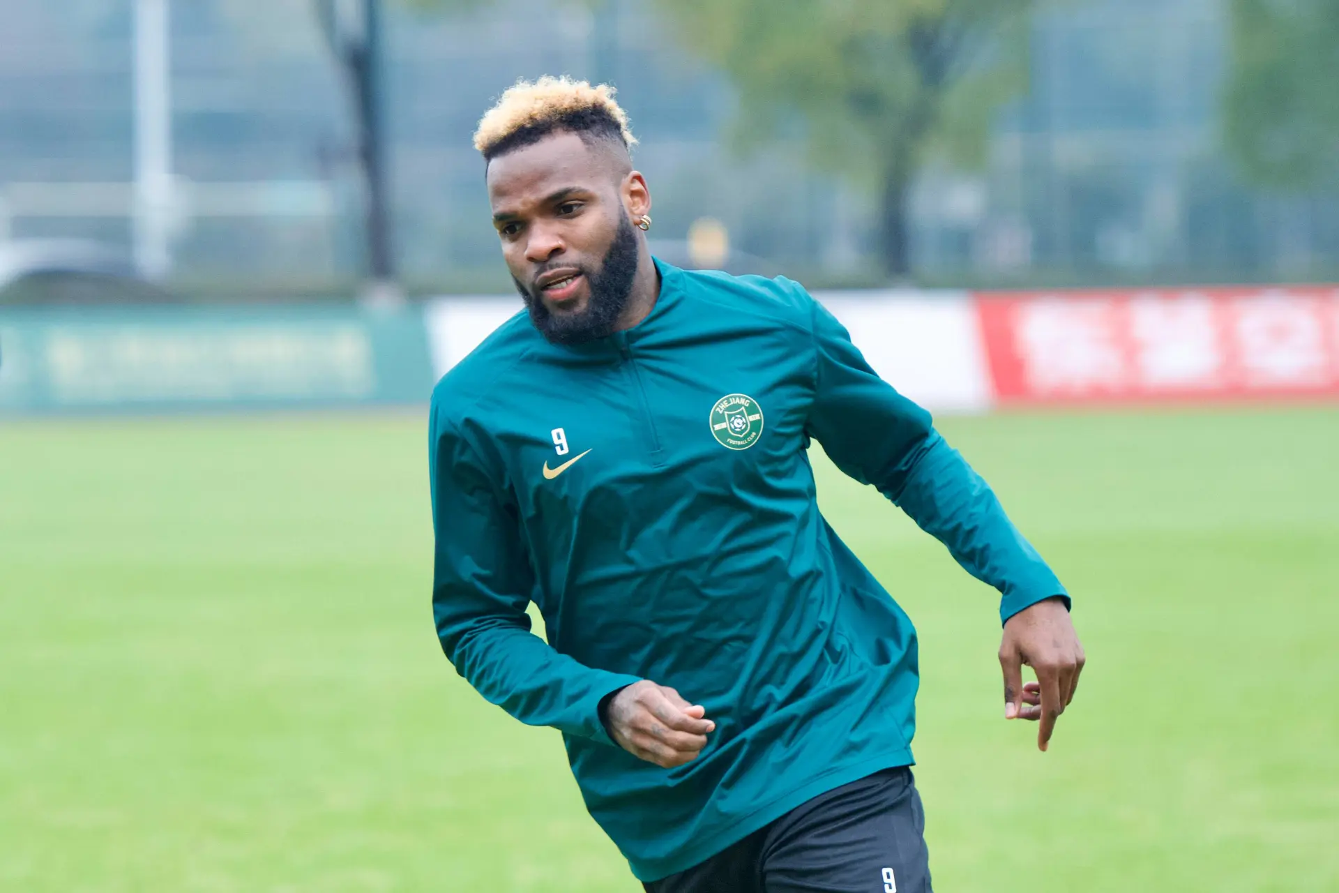 Voormalig topscorer Süper Lig komt verdacht om het leven door val van elfde verdieping