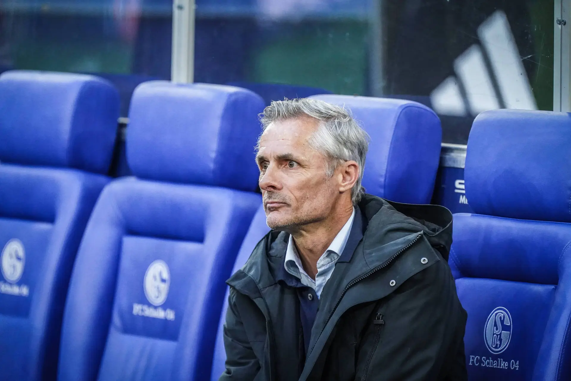 Kees van Wonderen vertrekt bij Schalke 04 en haalt uit naar clubleiding