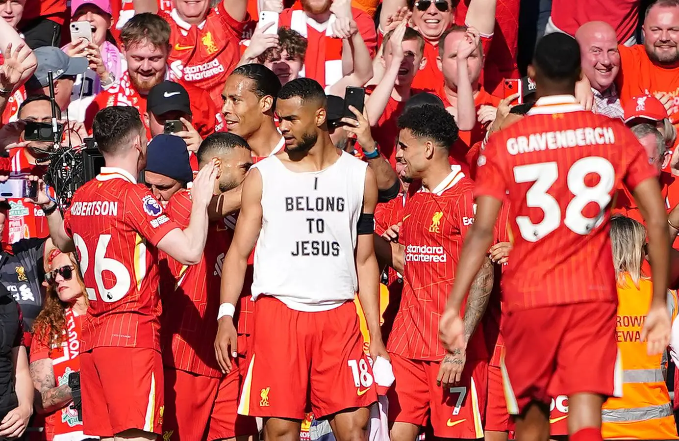 Cody Gakpo mogelijk geschorst wegens manier van juichen tijdens kampioenswedstrijd Liverpool