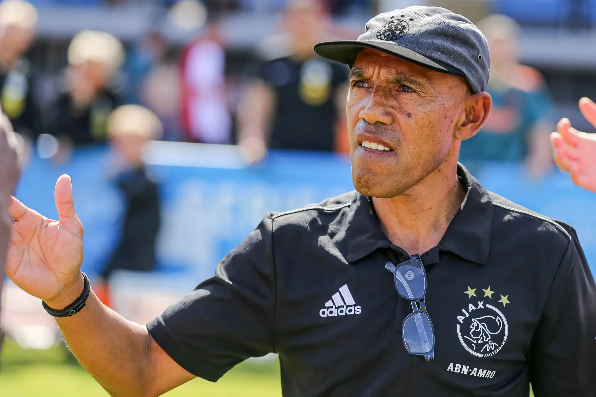 Ajax-icoon Simon Tahamata woest op de club: 'Nu is het te laat'