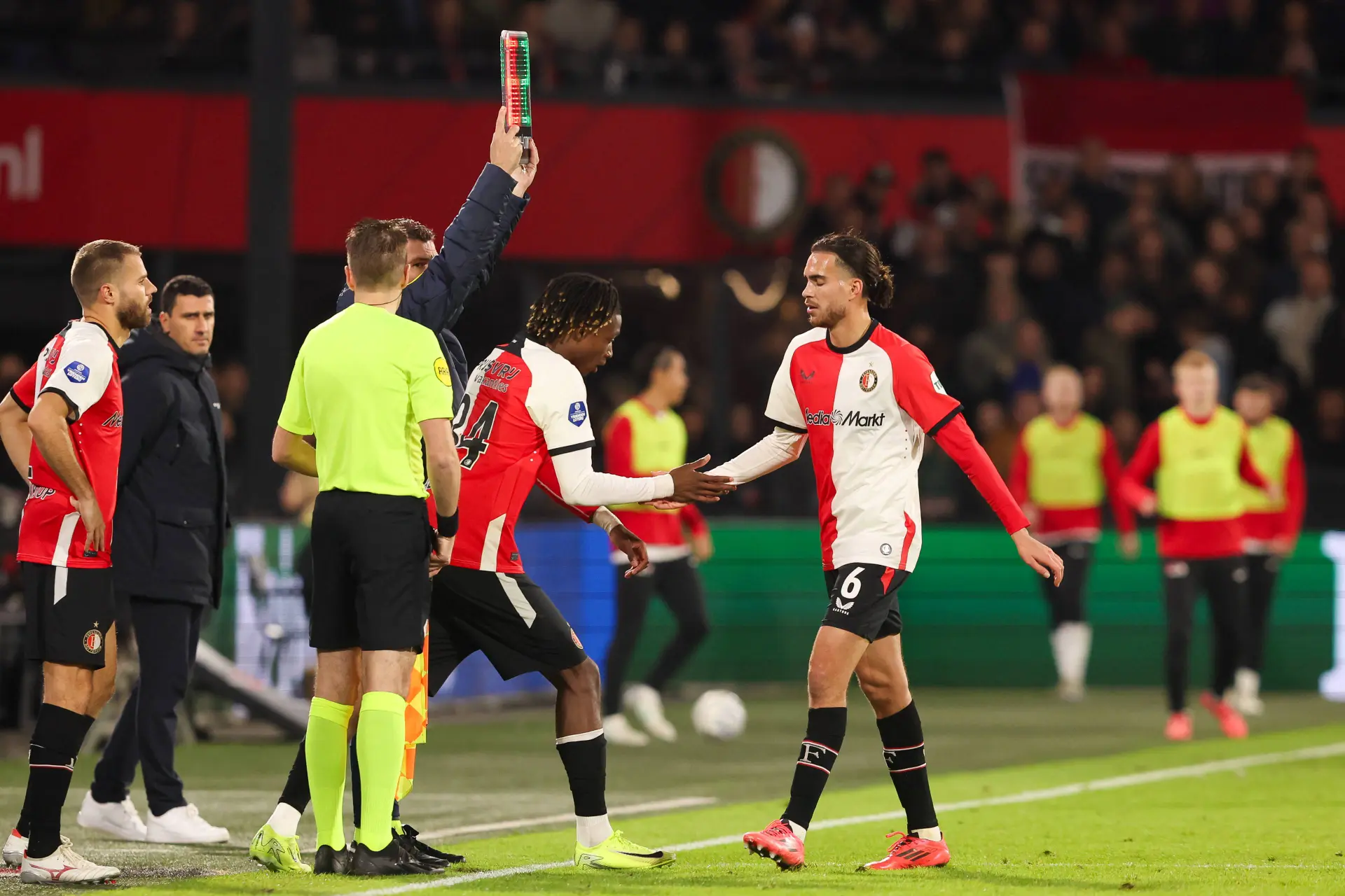 Geflopte Feyenoord-middenvelder richting de uitgang, aanbiedingen uit Spanje en Frankrijk