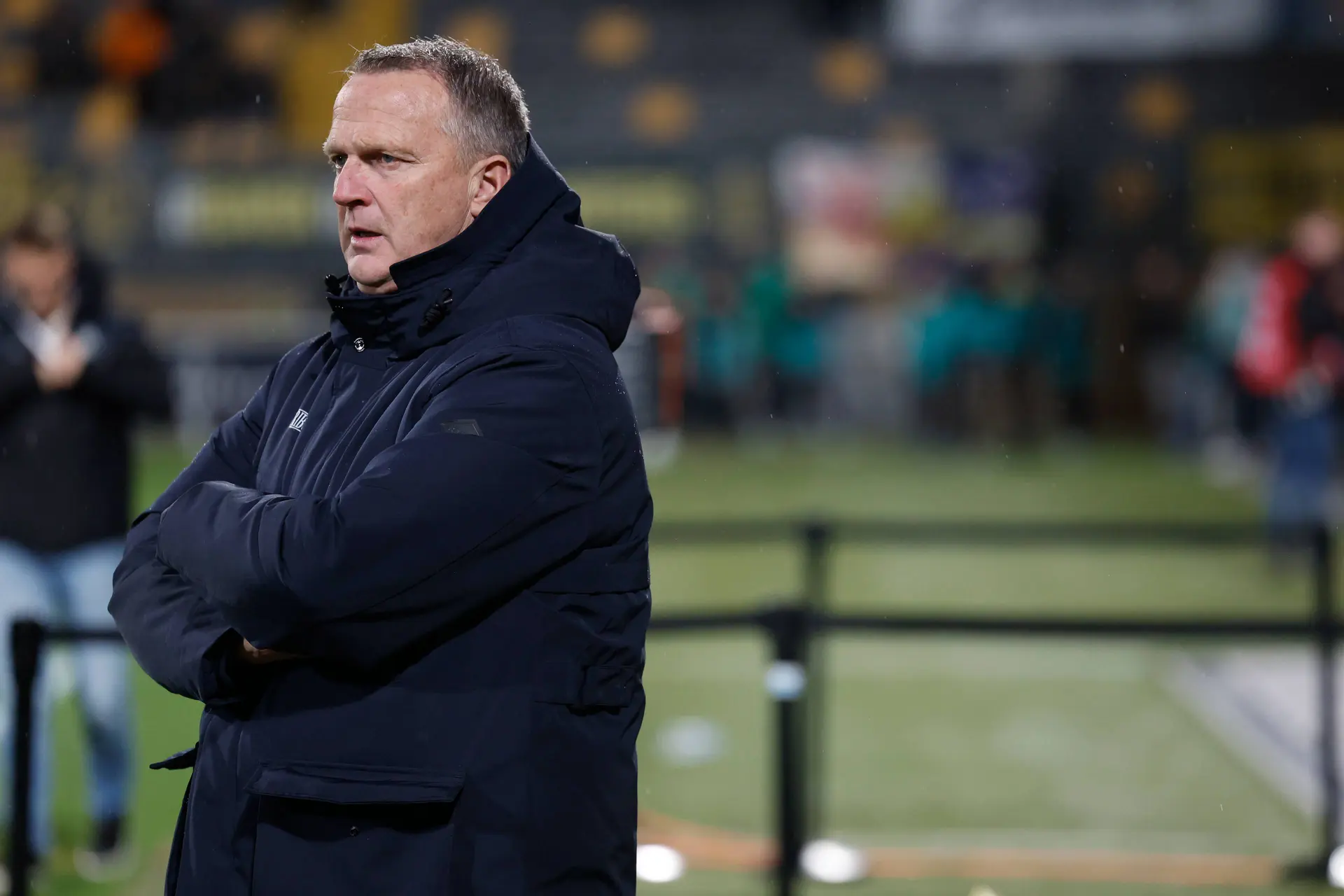 John van den Brom laaiend na gedwongen Vitesse-exit: 'Echt respectloos'