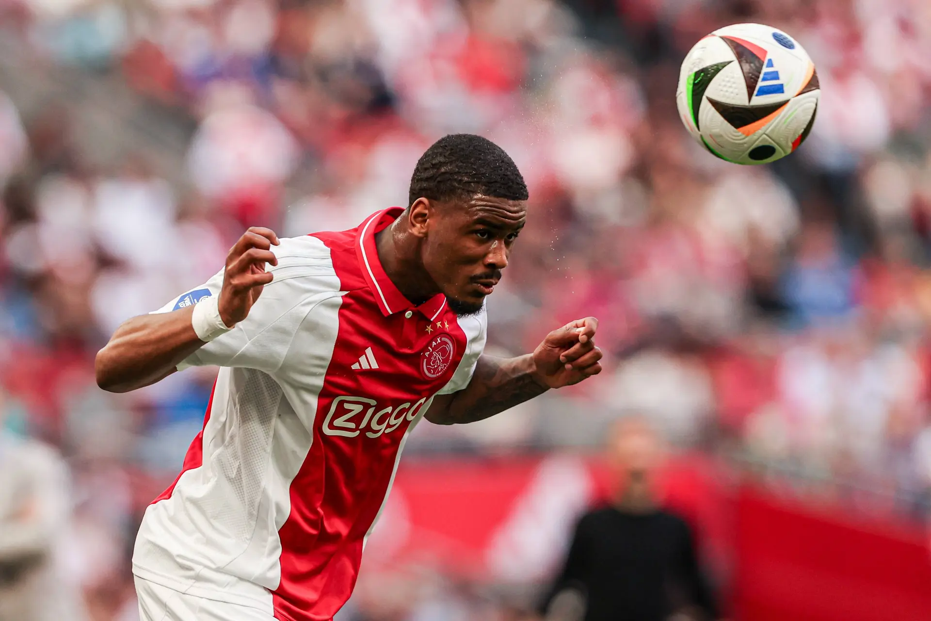 Ajax meldt zich voor opvolger van Jorrel Hato