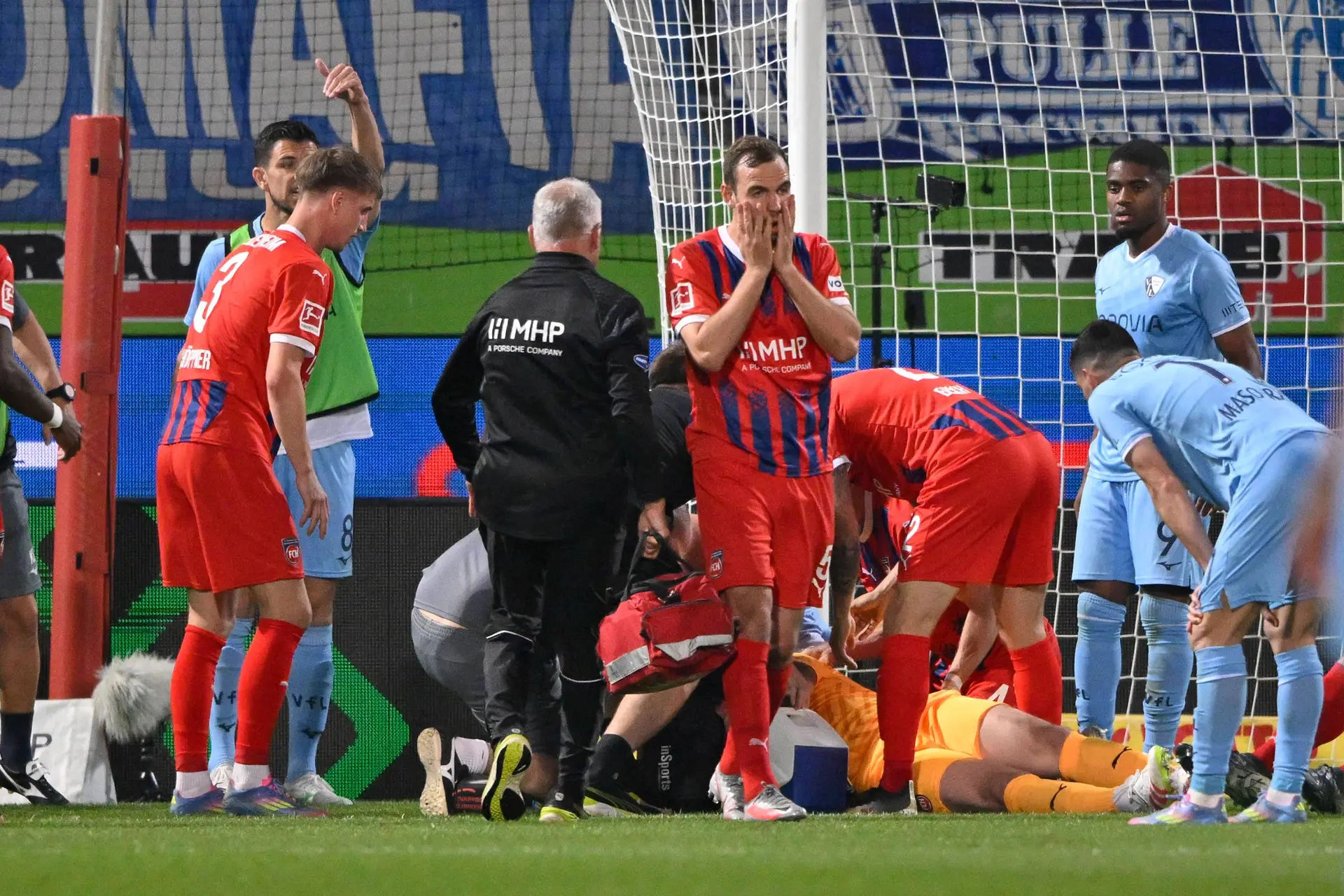Duitse degradatiekraker zorgt voor schok door voetbalwereld: 'Levensbedreigend'