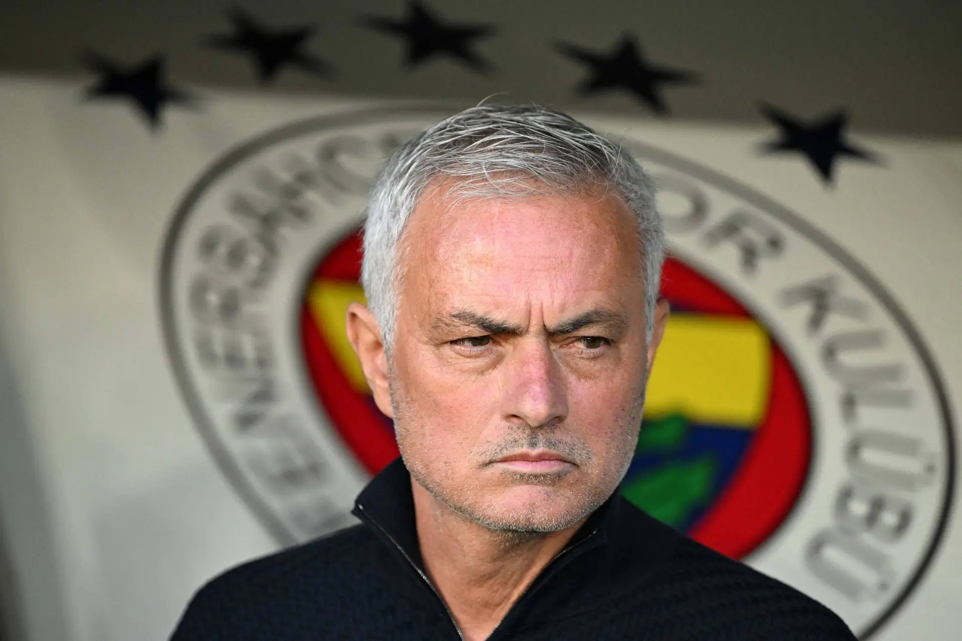 'Complotdenker' José Mourinho weigert te spreken over toekomst na weggooien titelkansen met Fenerbahçe