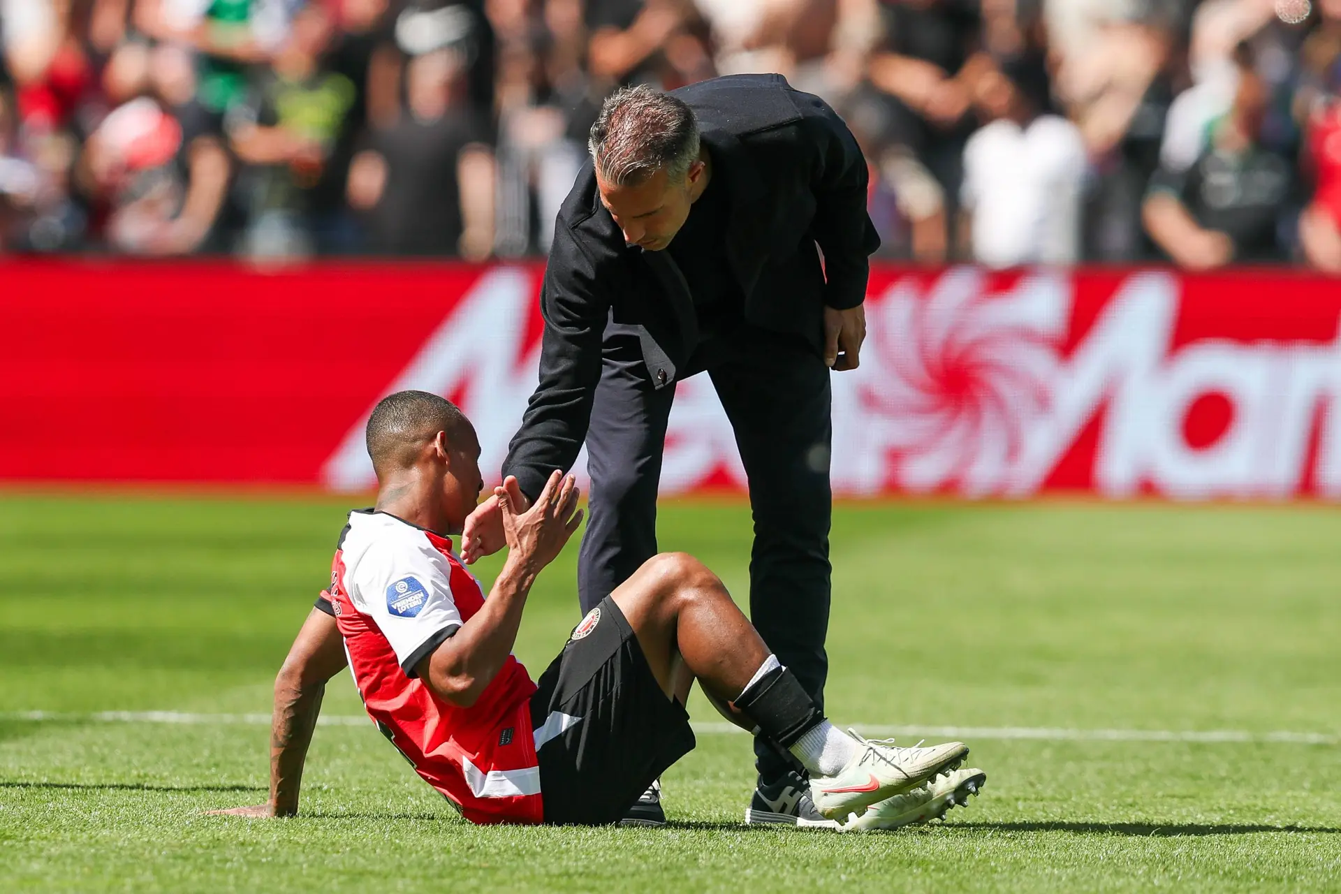 Robin van Persie onder vuur na toelaten comeback van PSV