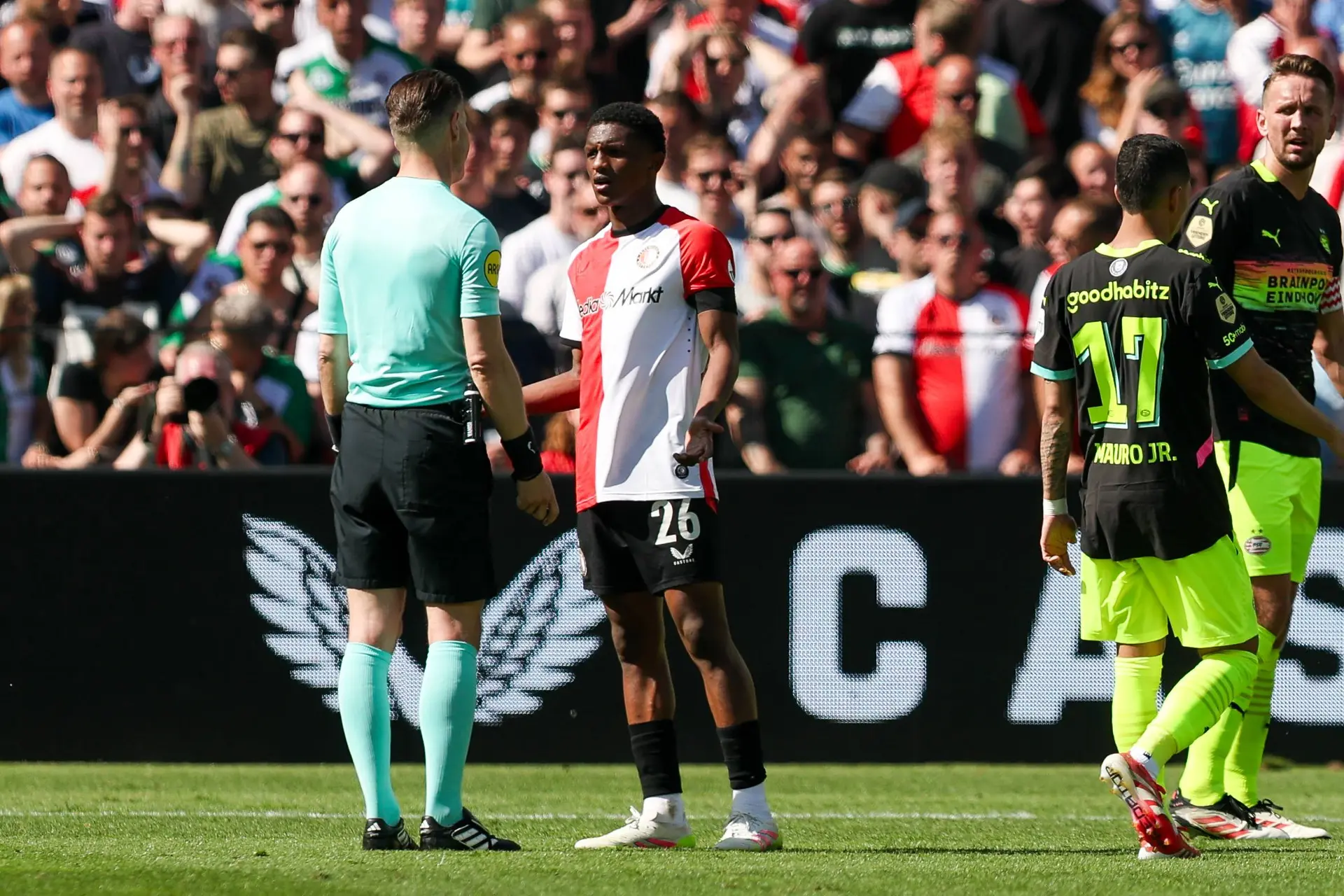 Feyenoord krijgt antwoord na beroep tegen rode kaart van Givairo Read