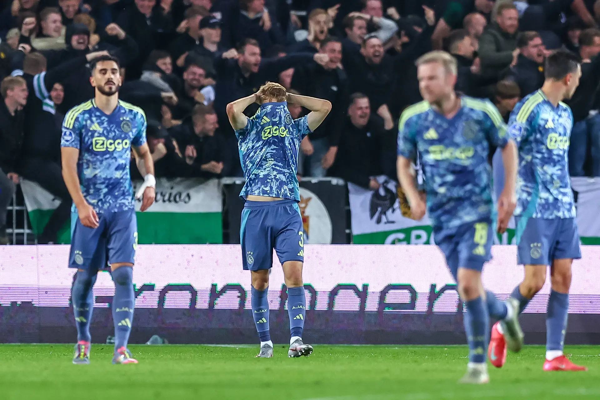 Internationale verbijstering over inzinking Ajax