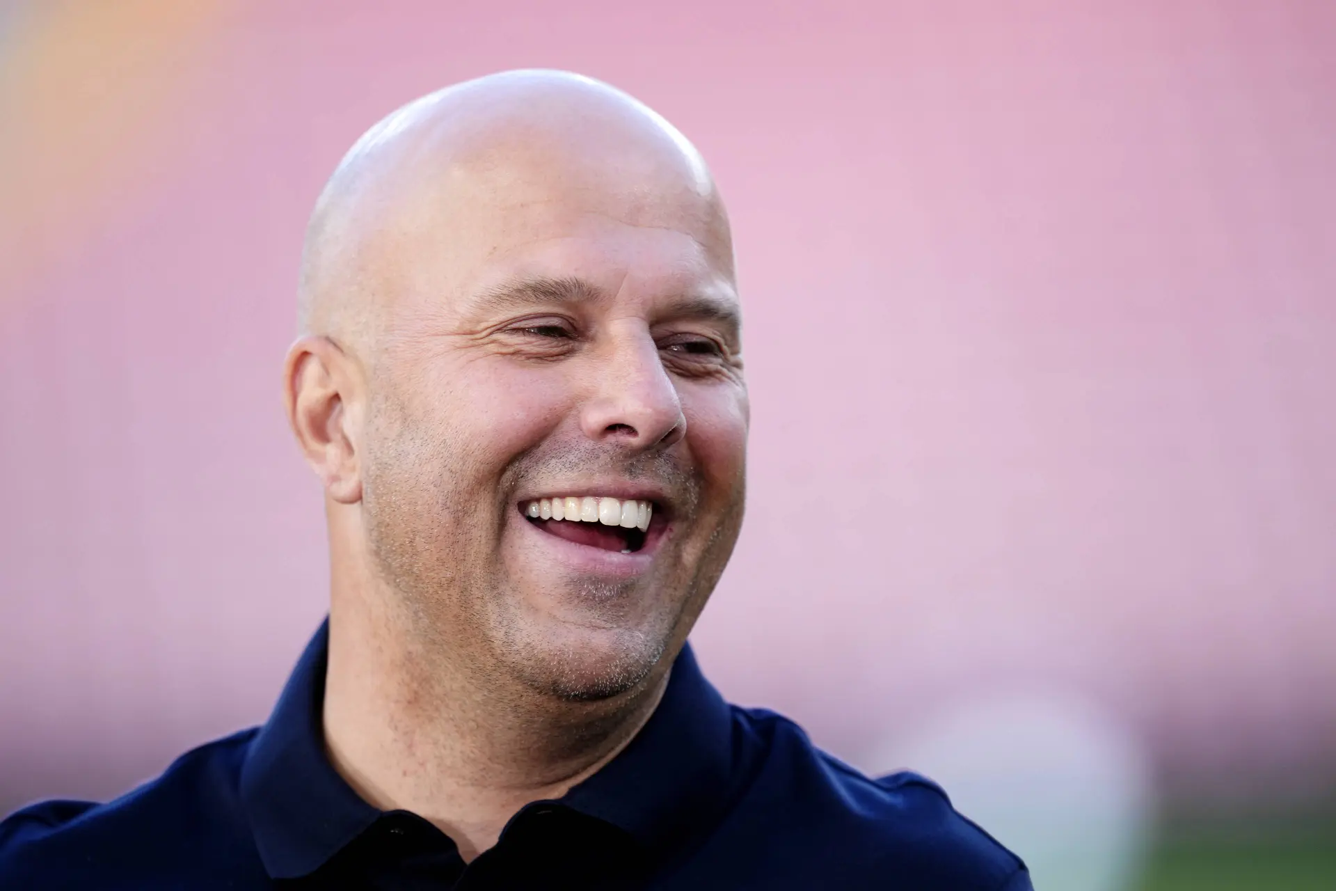 Arne Slot gaat strijd aan met Saoedi-Arabië voor Bayern München-verdediger