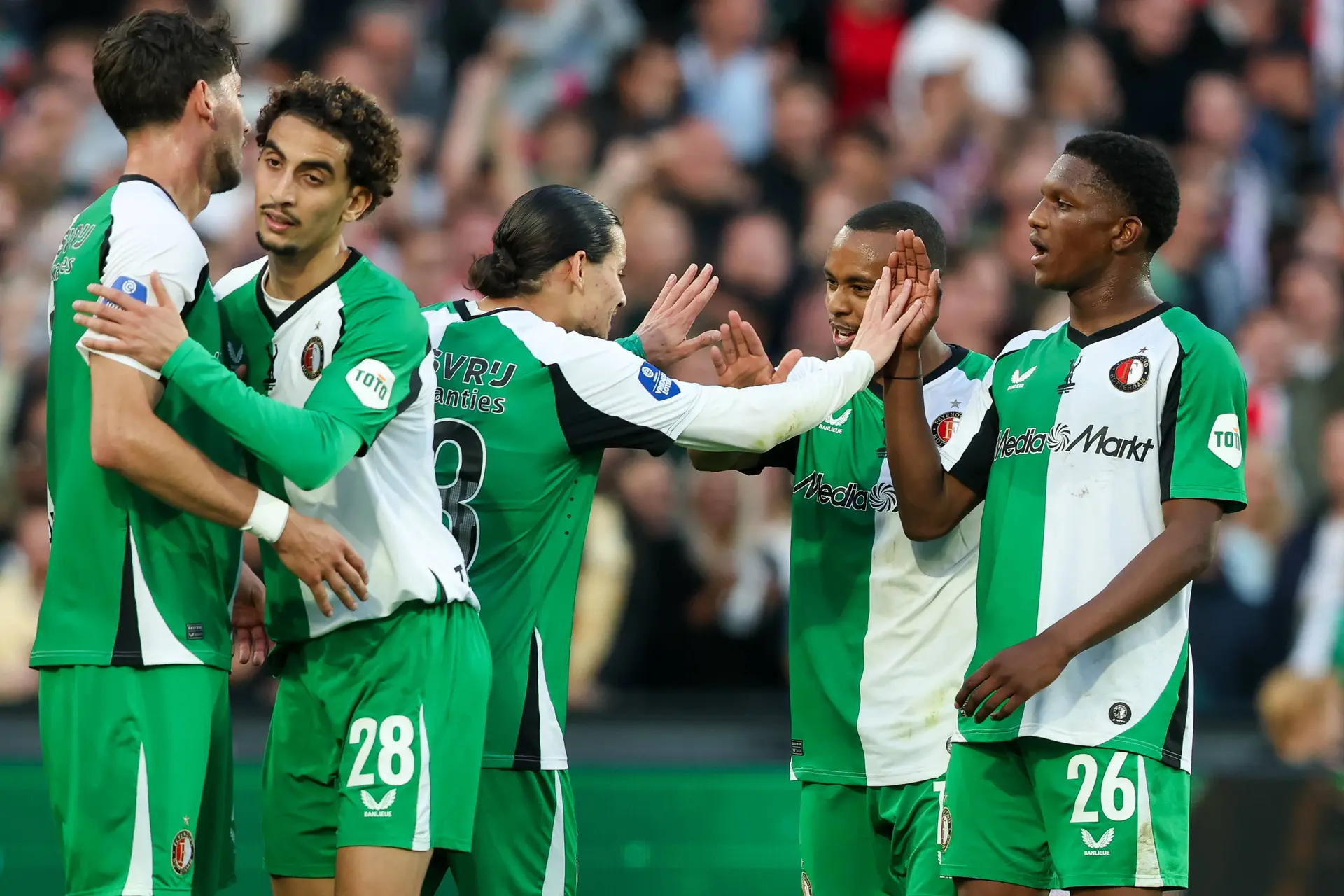 Feyenoord licht koopoptie en neemt speler definitief over