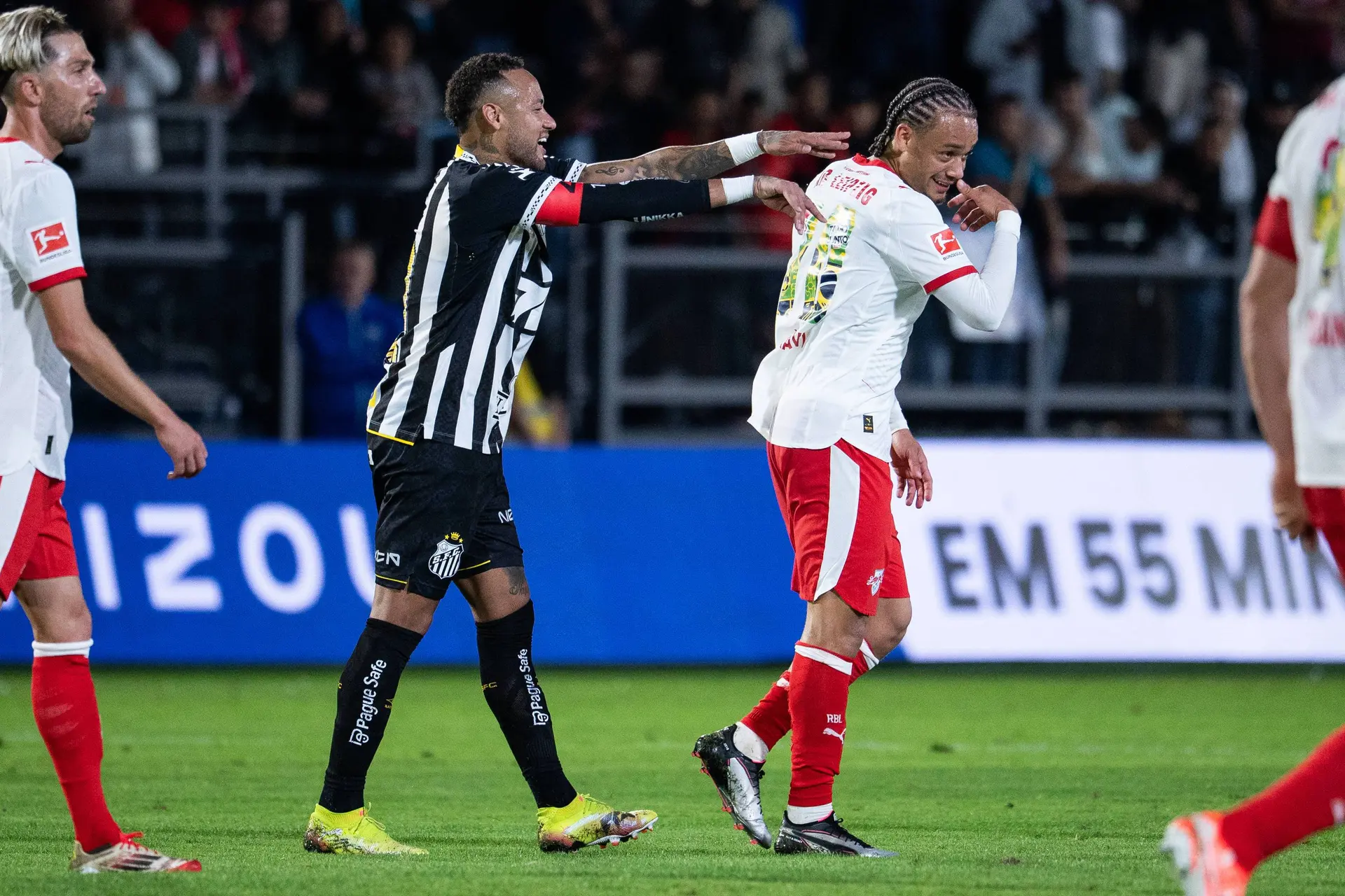 Neymar herenigd met Xavi Simons: 'Ik heb altijd gezegd dat hij een grote ster zal worden'