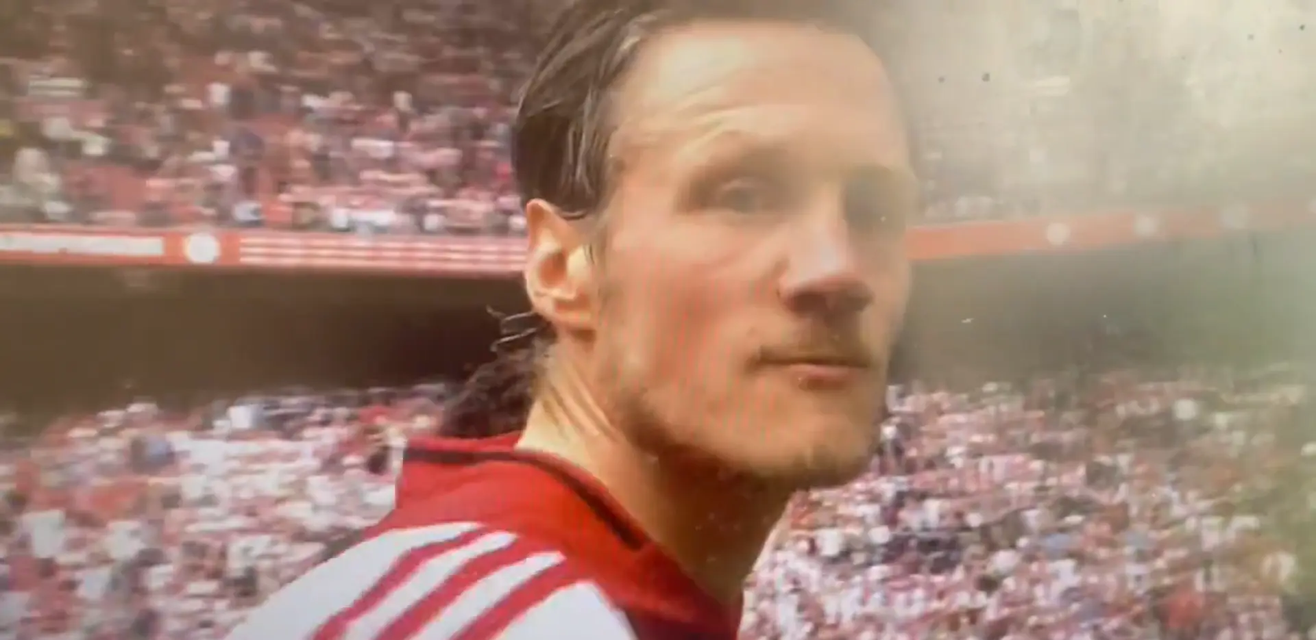 Wout Weghorst laat zich volledig gaan en slaat camera weg na verspelen landstitel