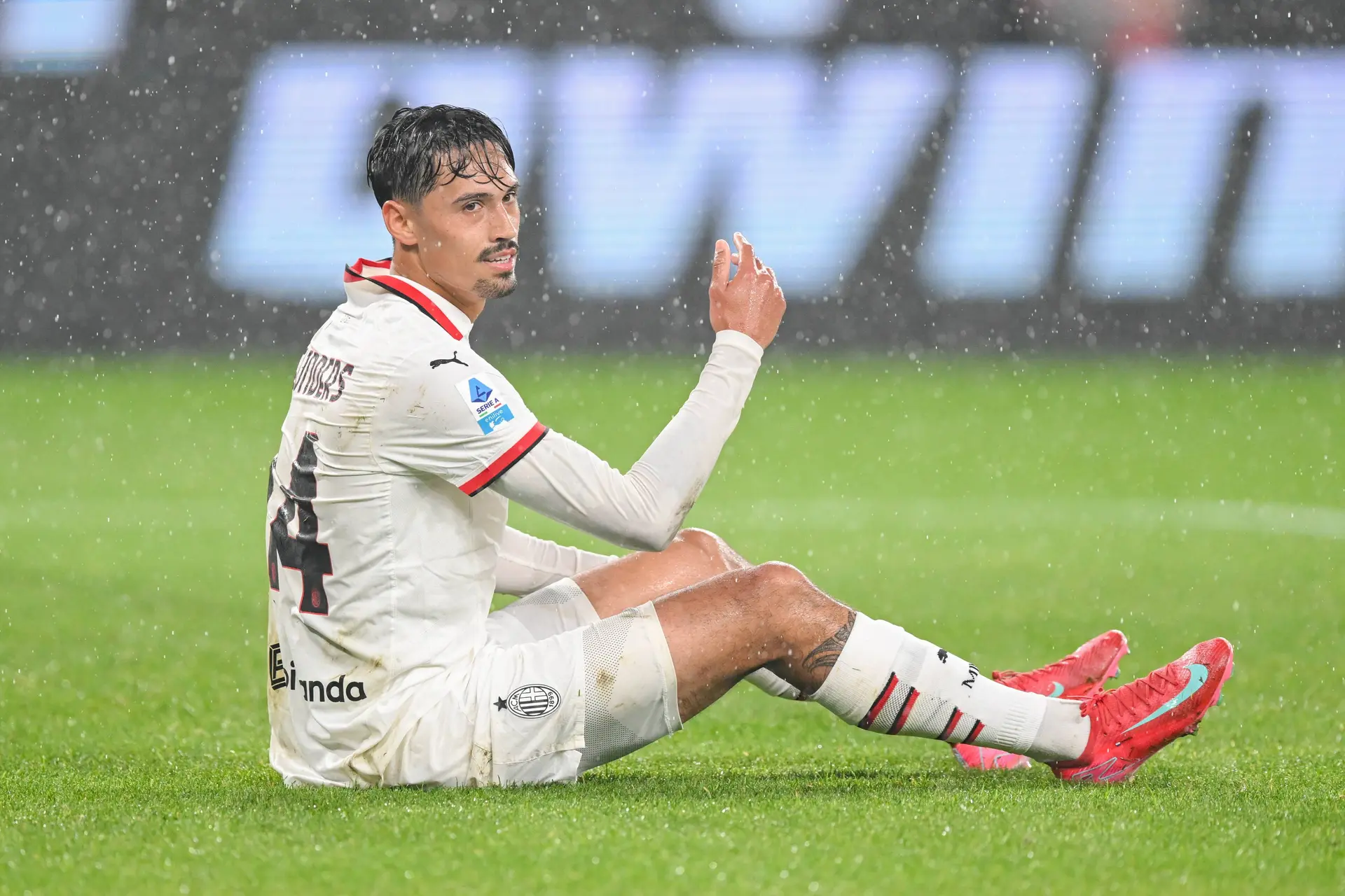 Tijjani Reijnders speelt zijn honderdste duel en bekroont AC Milan met comeback