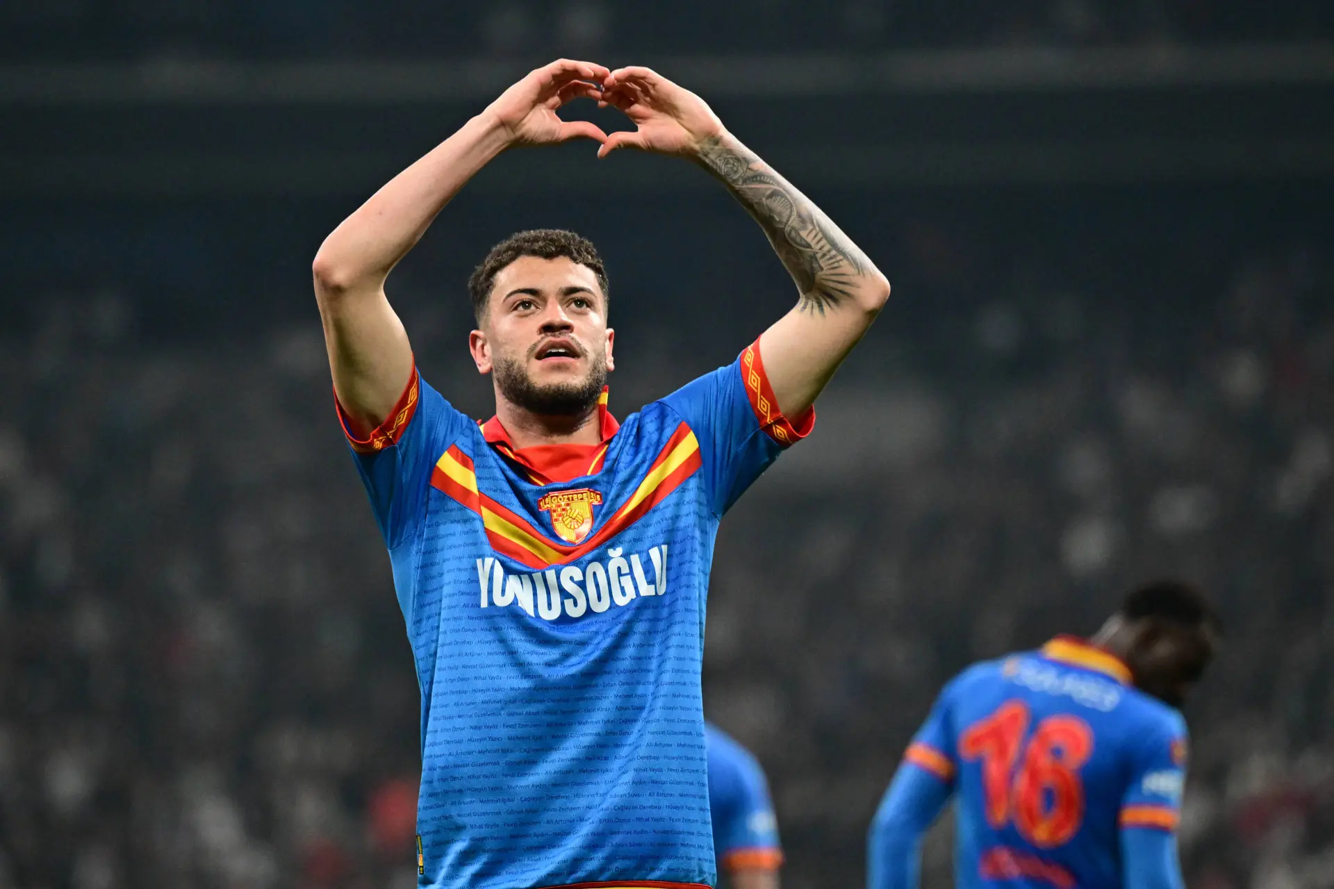 Feyenoord probeert Ajax af te troeven en brengt 'hoogste bod ooit' uit op gewilde spits