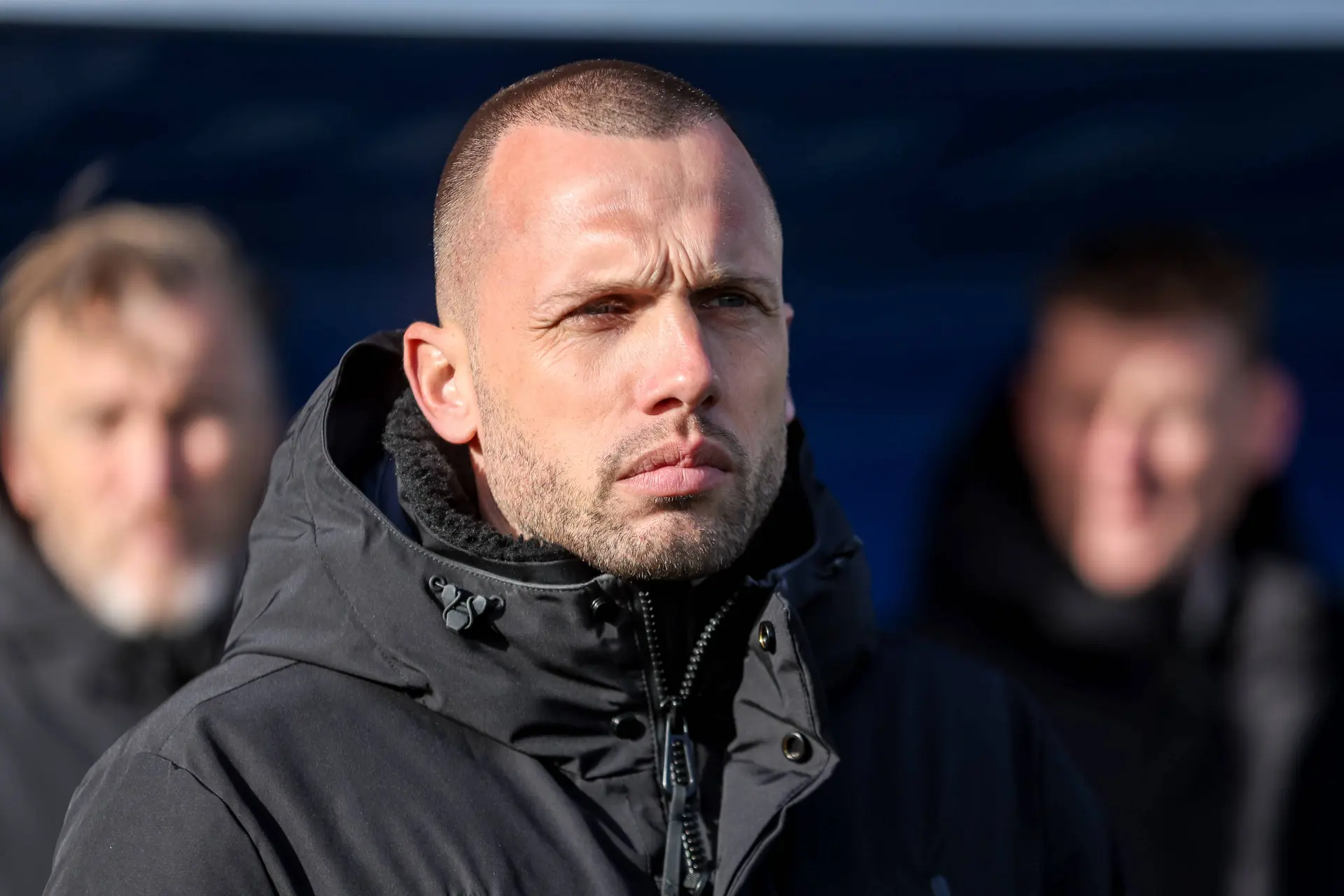 John Heitinga heeft moeite met aanvoerder kiezen: 'Als hij speelt, dan draagt hij hem'