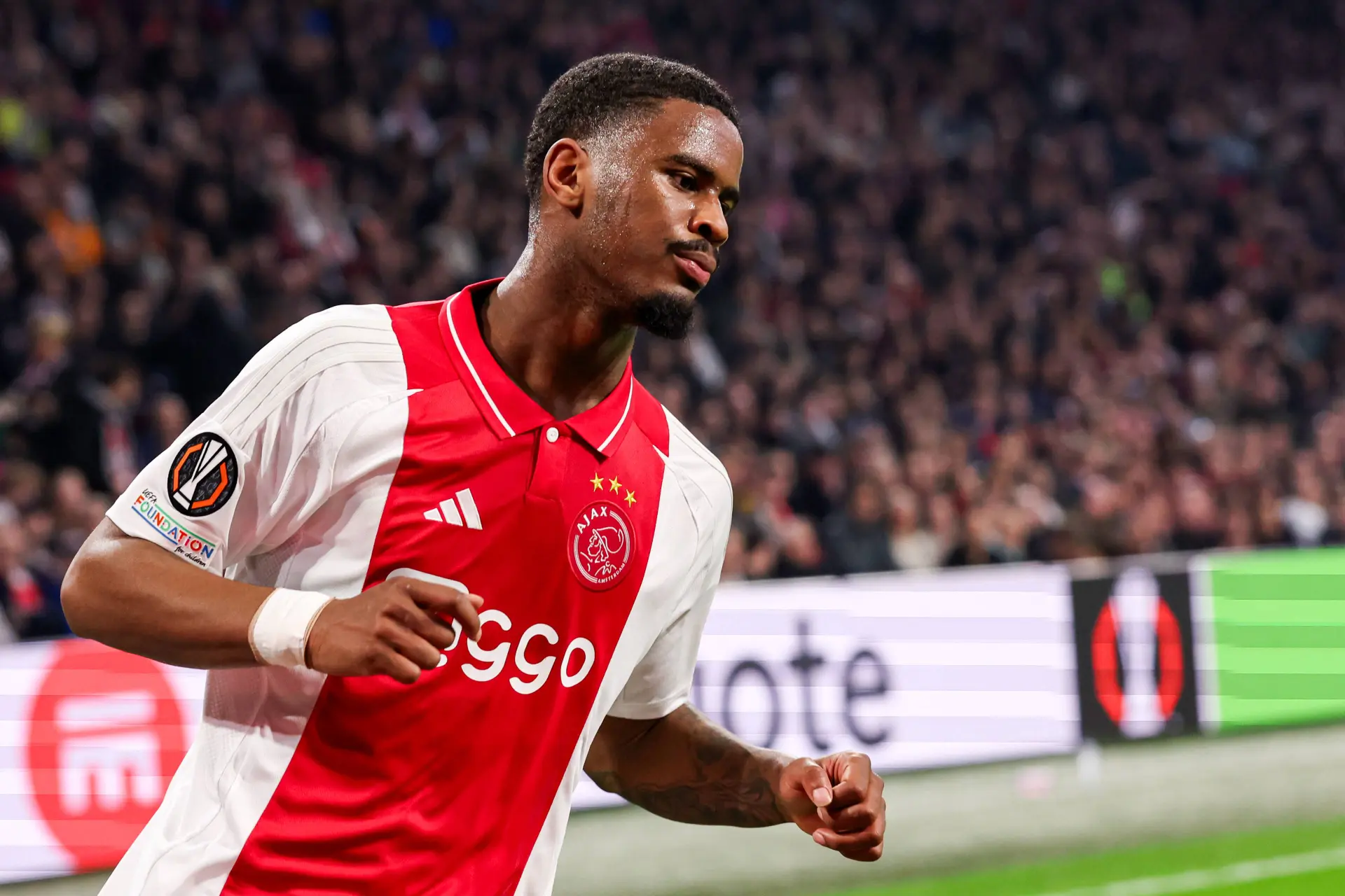 Ajax en Engelse topclub in de clinch over transfer Jorrel Hato