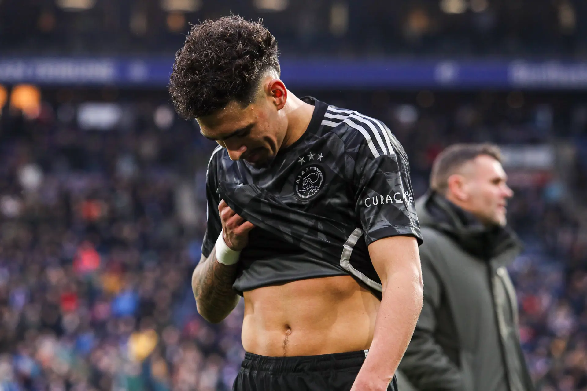 Ajax-verdediger dichtbij transfer ondanks jaar zonder speelminuten
