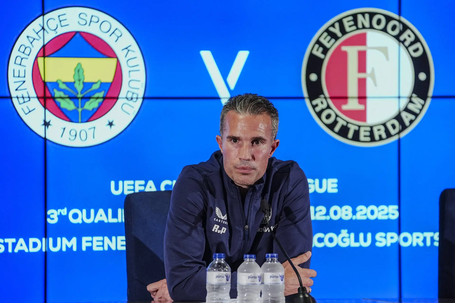 Robin van Persie komt met goed én slecht nieuws in aanloop naar kraker tegen Fenerbahçe