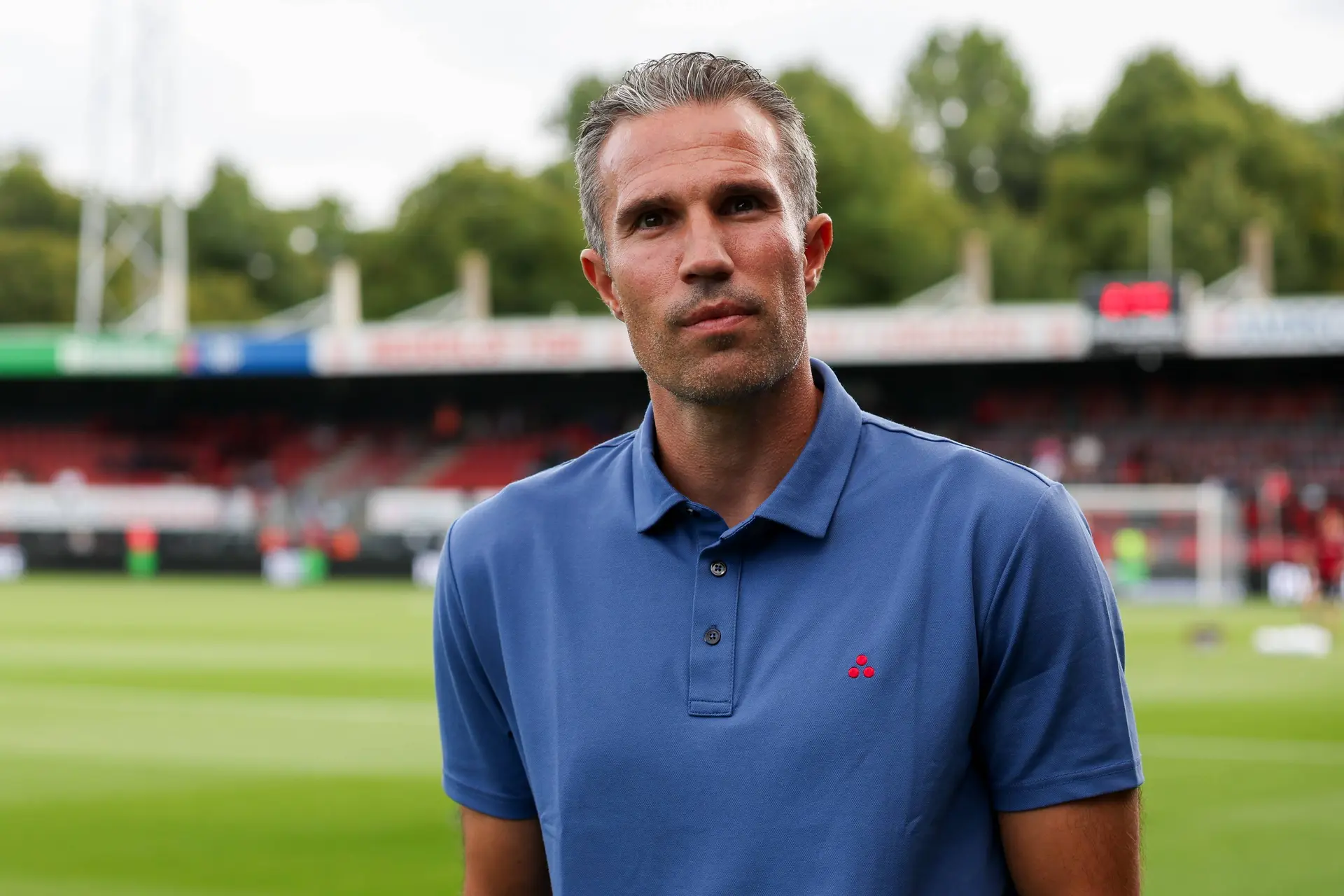 Feyenoord-spits weigert te vertrekken uit Rotterdam en wil zich bewijzen tegenover Robin van Persie