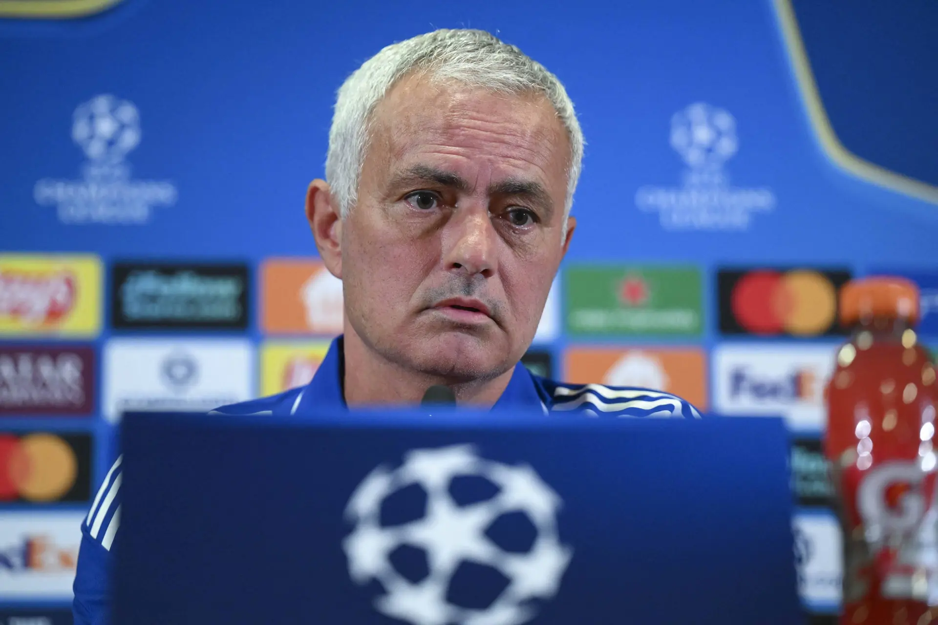 José Mourinho is nog niet klaar met Feyenoord en geeft een trap na