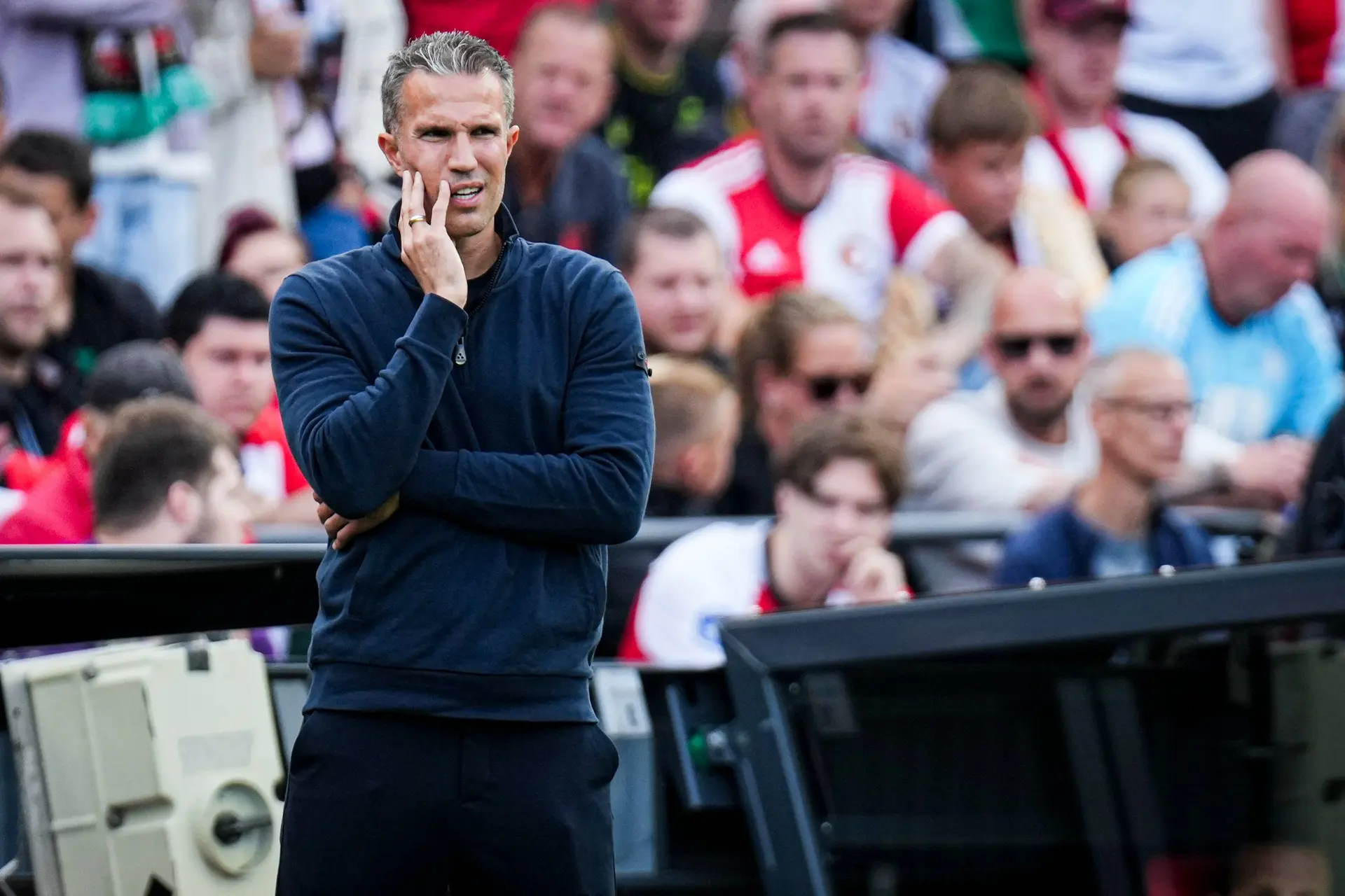 Robin van Persie belt aanvoerder wakker: 'Ik voel me vereerd'