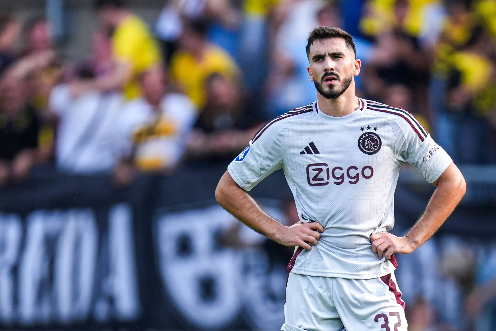 'Josip Sutalo onderneemt actie om te vertrekken uit Amsterdam'