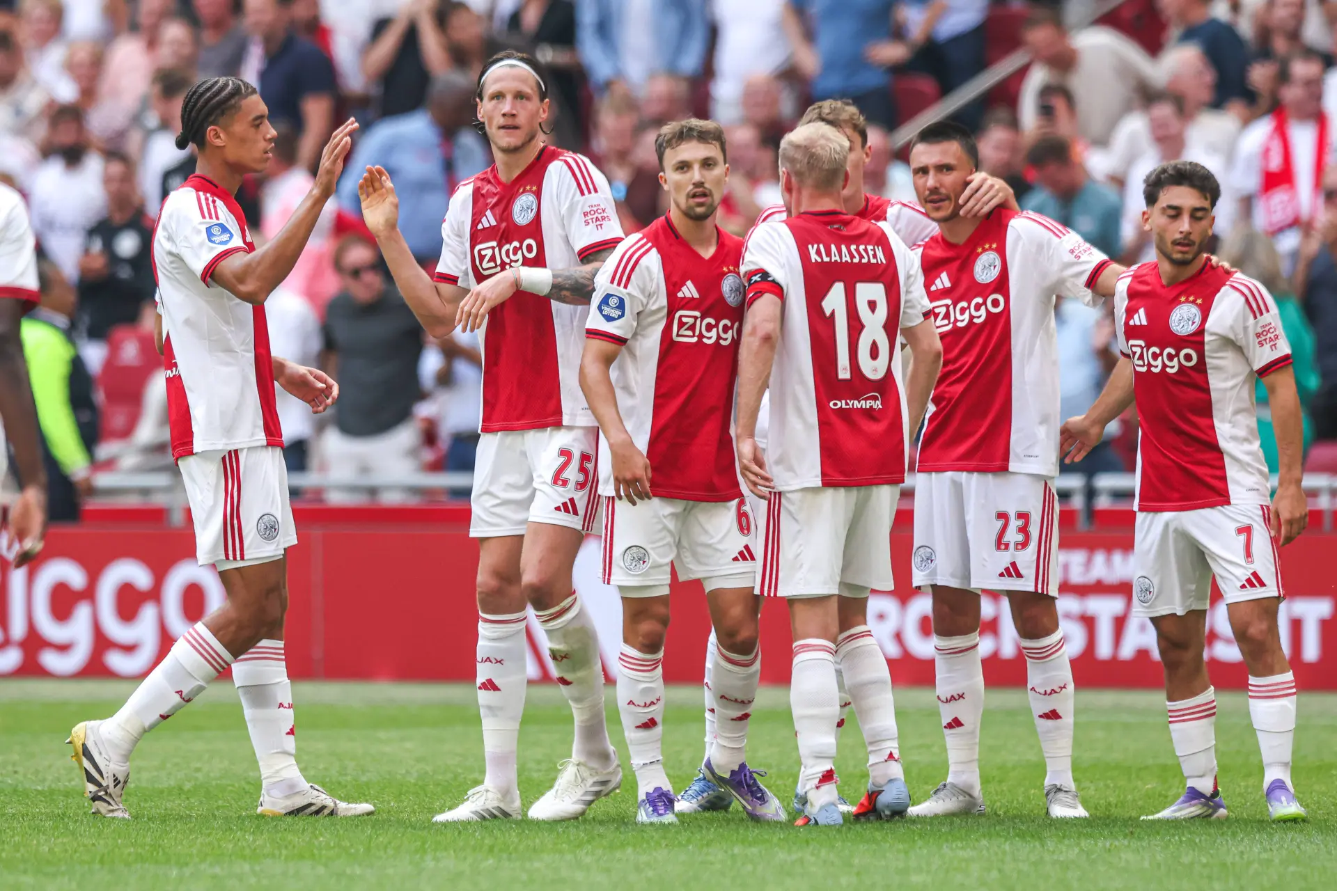 Ajax gauw om de tafel met Ajacied na belangstelling vanuit Europese top