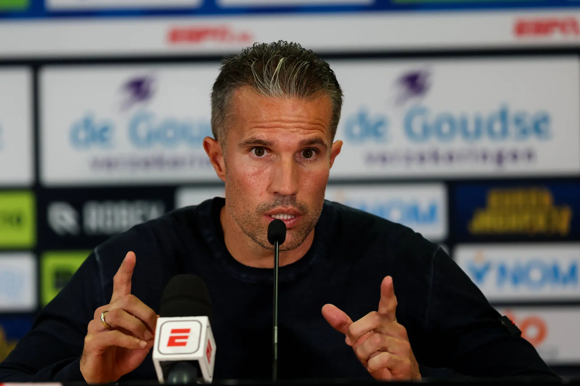 Robin van Persie moet miljoenenaankoop missen tegen Fortuna wegens ongebruikelijke reden