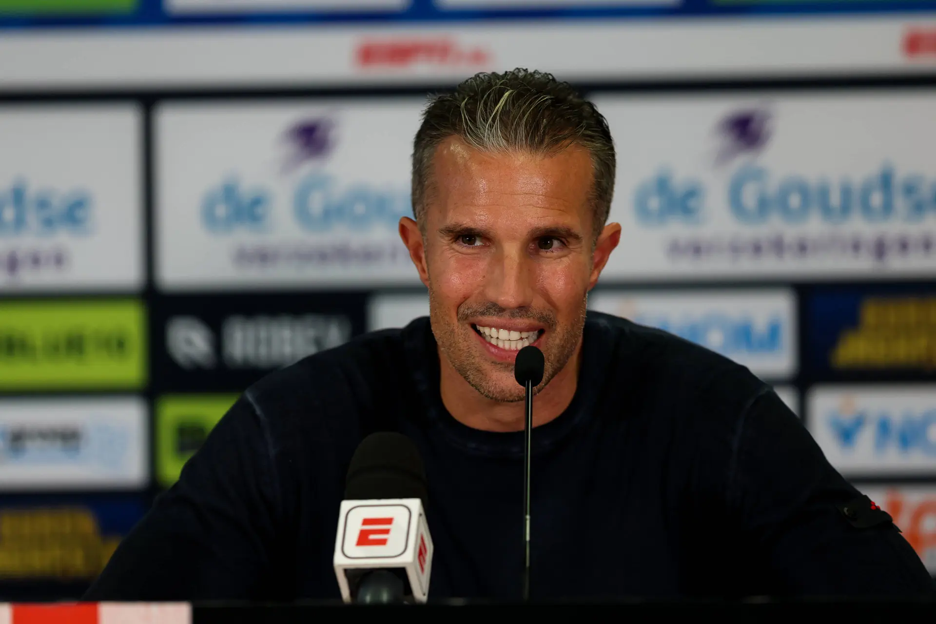 Robin van Persie over spelersroulatie en de gespeelde wedstrijd tegen Braga: 'Zeg ik A, zeggen jullie B'