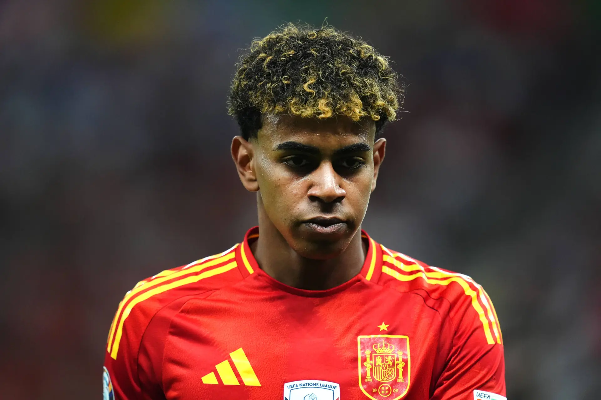 Spaanse voetbalbond zegt niets te weten van blessure Lamine Yamal: 'Er was geen informatie van Barça dat hij iets van last had'